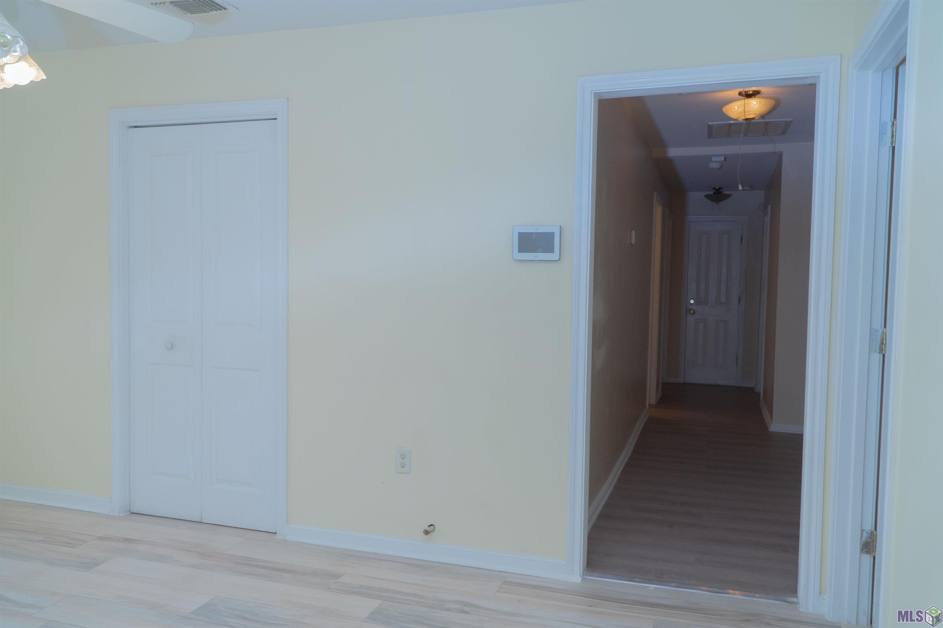4735 Stearns Street Baton Rouge, LA 70811 - Photo 19 of 21 Wide Hallway
