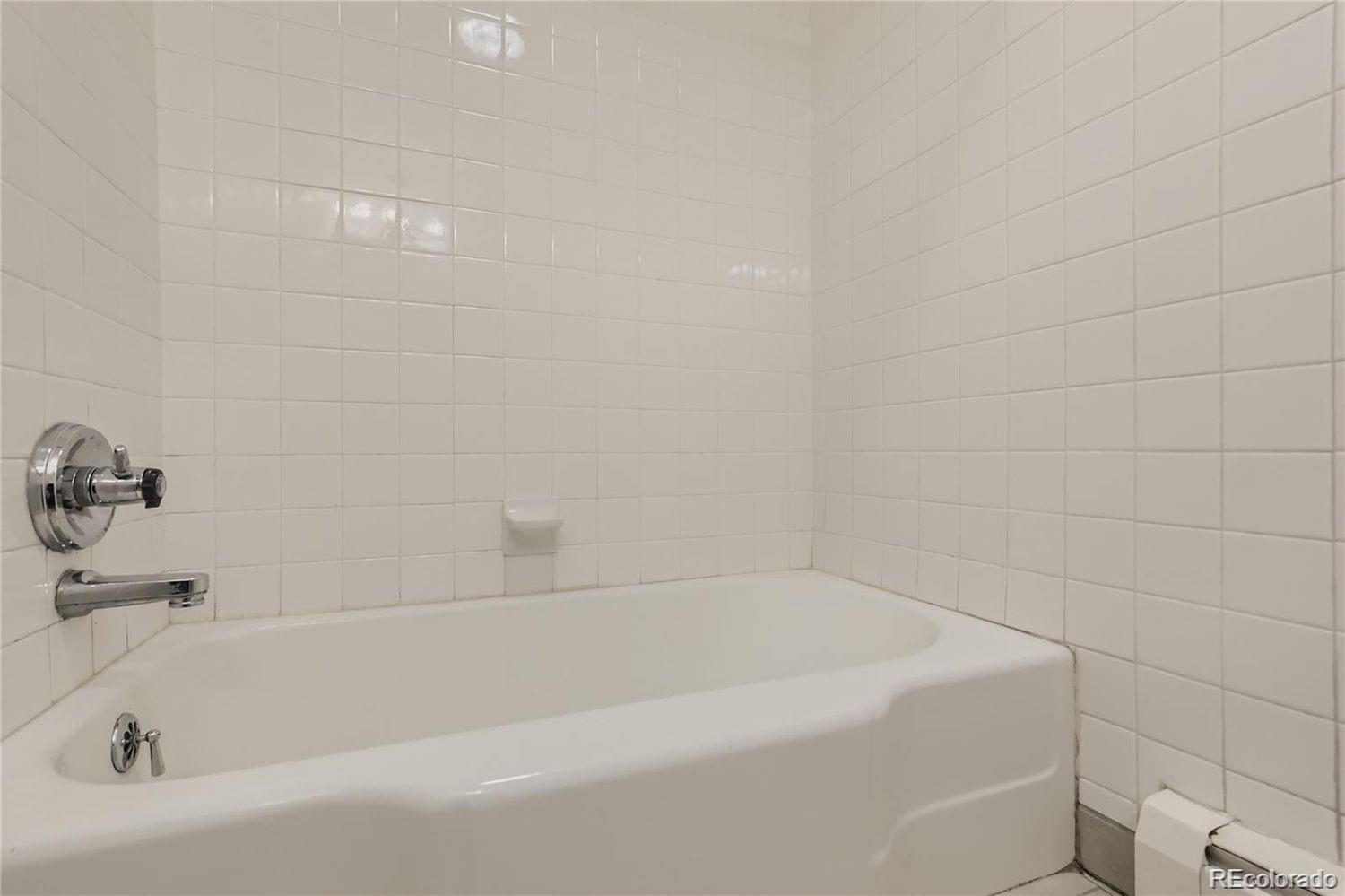 411 Quebec Street Denver, CO 80220 - Photo 22 of 31 a bathroom with a bathtub