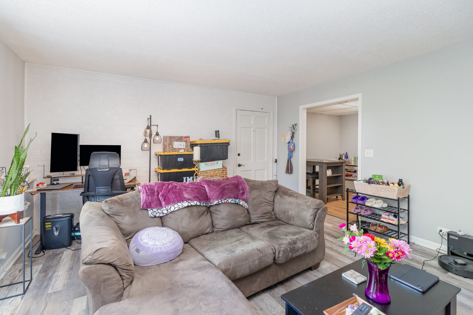3325 Kirchoff Road, Unit 3C Rolling Meadows, IL 60008 - Photo 4 of 13 a living room with furniture and a flat screen tv