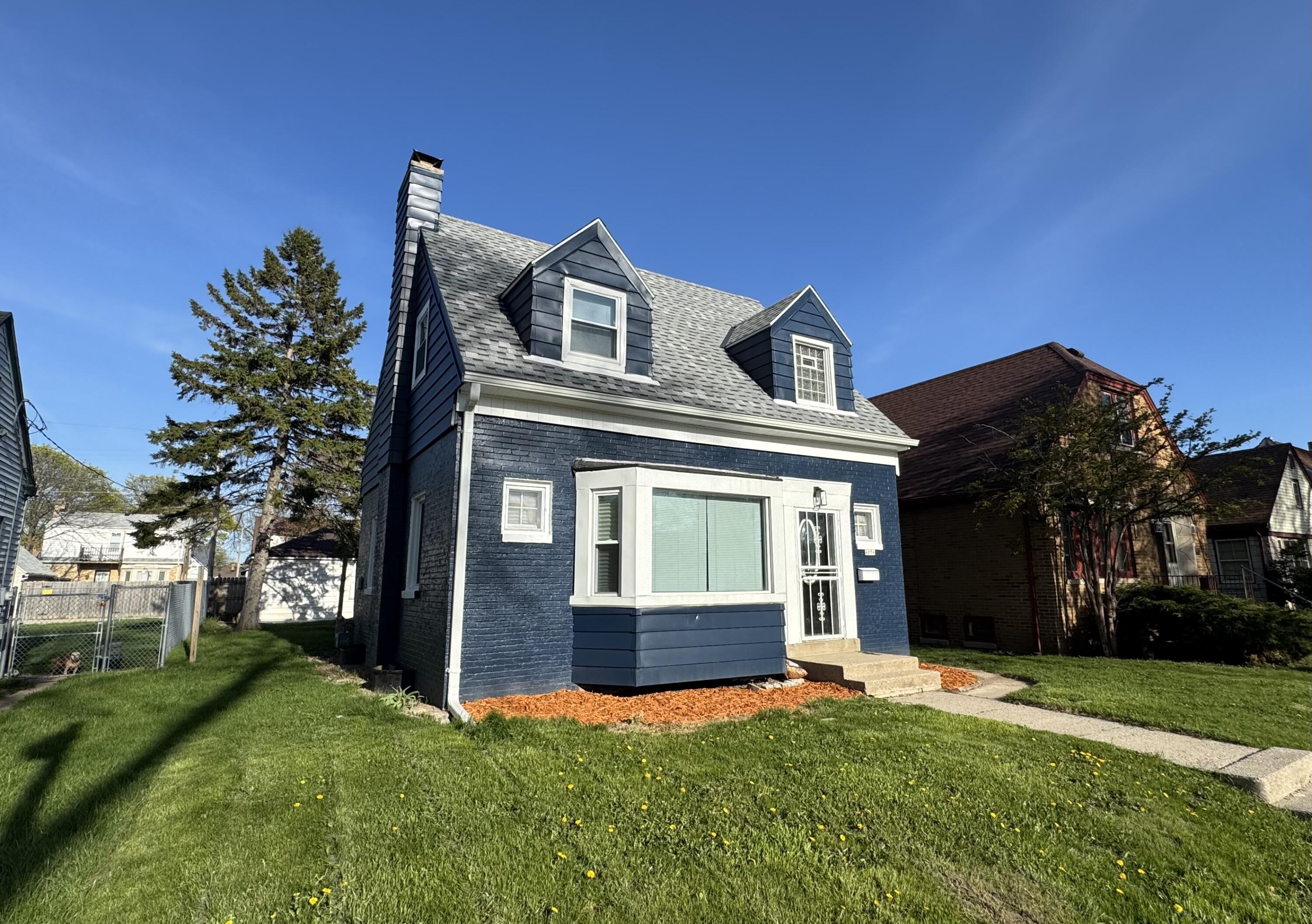 4056 North 46th Street Milwaukee, WI 53216 - Photo 3 of 22 Front