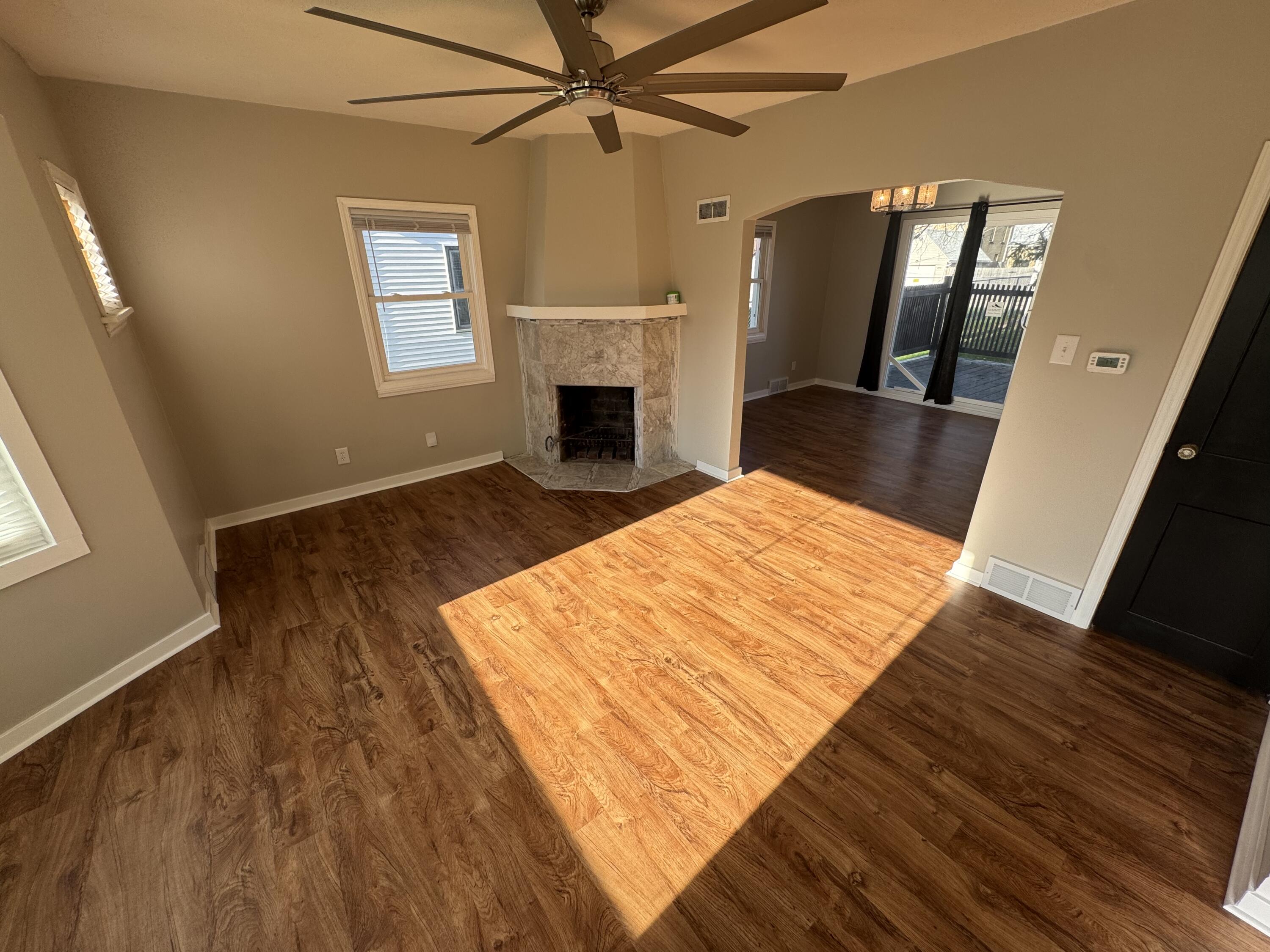4056 North 46th Street Milwaukee, WI 53216 - Photo 4 of 22 Living Room