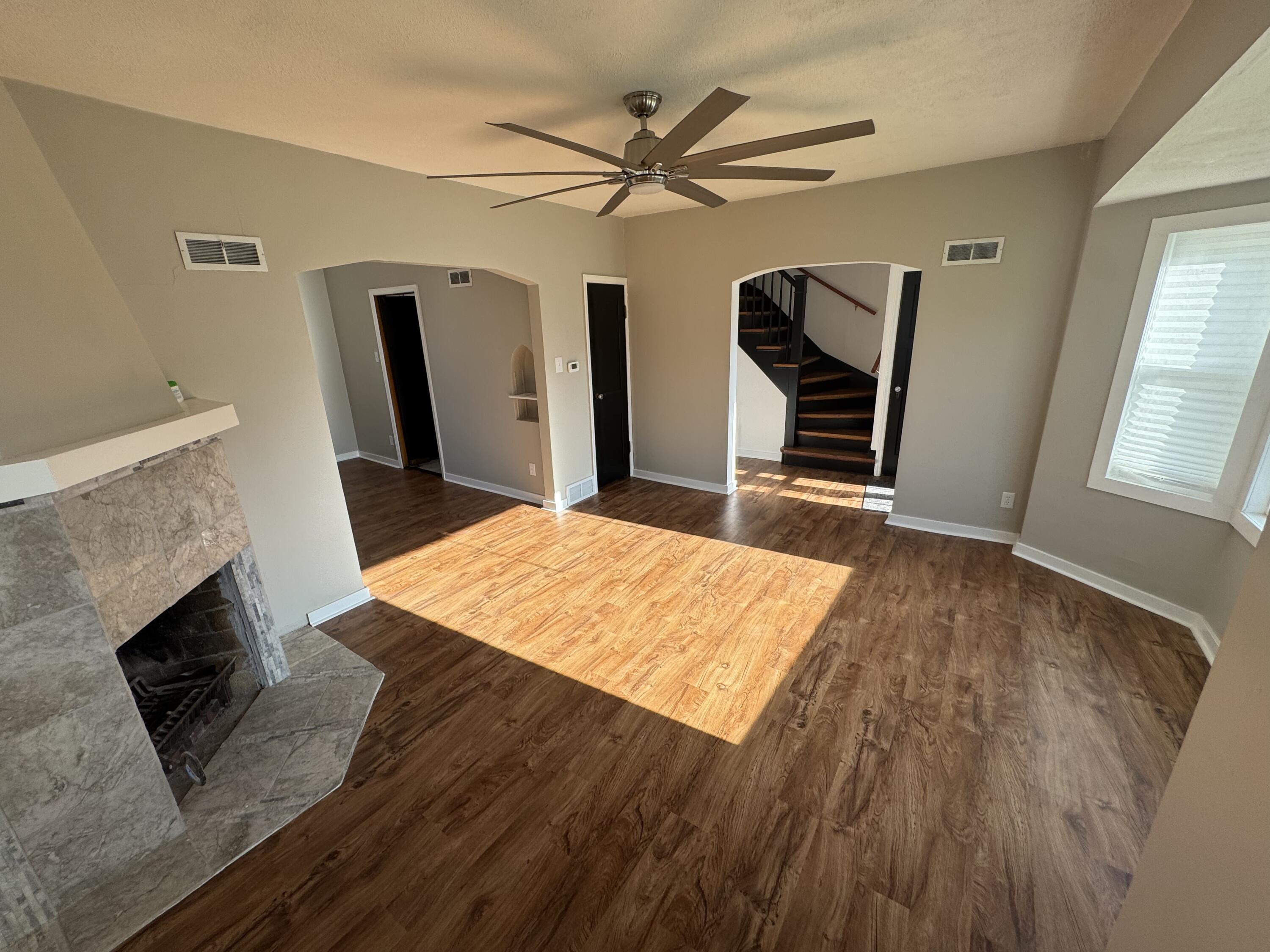 4056 North 46th Street Milwaukee, WI 53216 - Photo 5 of 22 Living Room