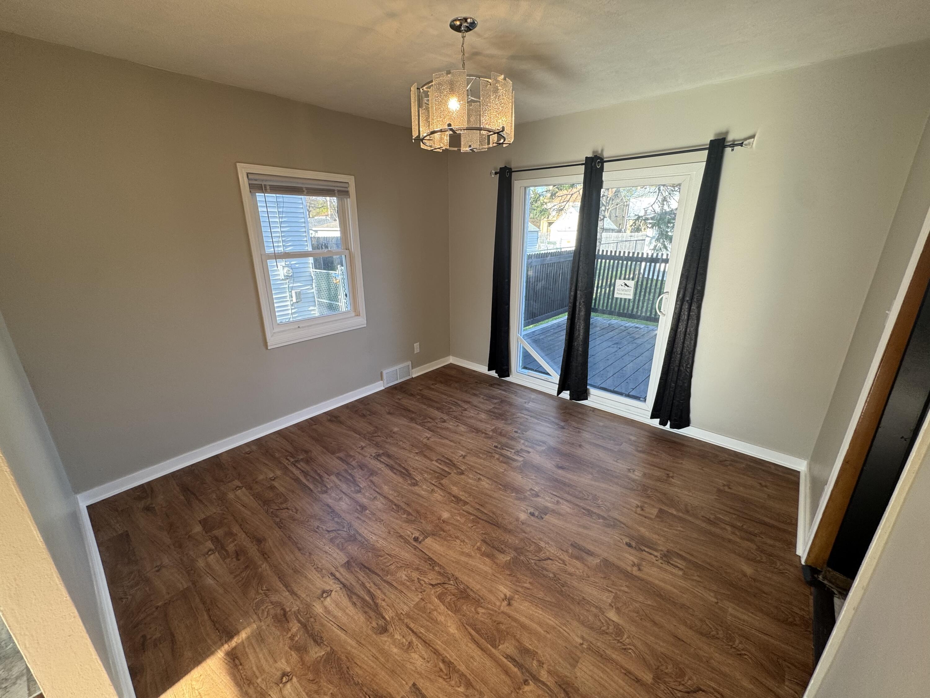 4056 North 46th Street Milwaukee, WI 53216 - Photo 6 of 22 Dining