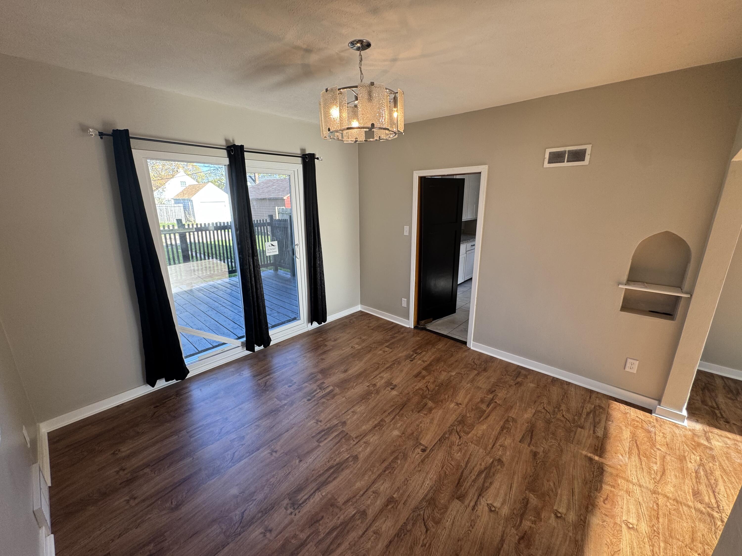 4056 North 46th Street Milwaukee, WI 53216 - Photo 7 of 22 Dining