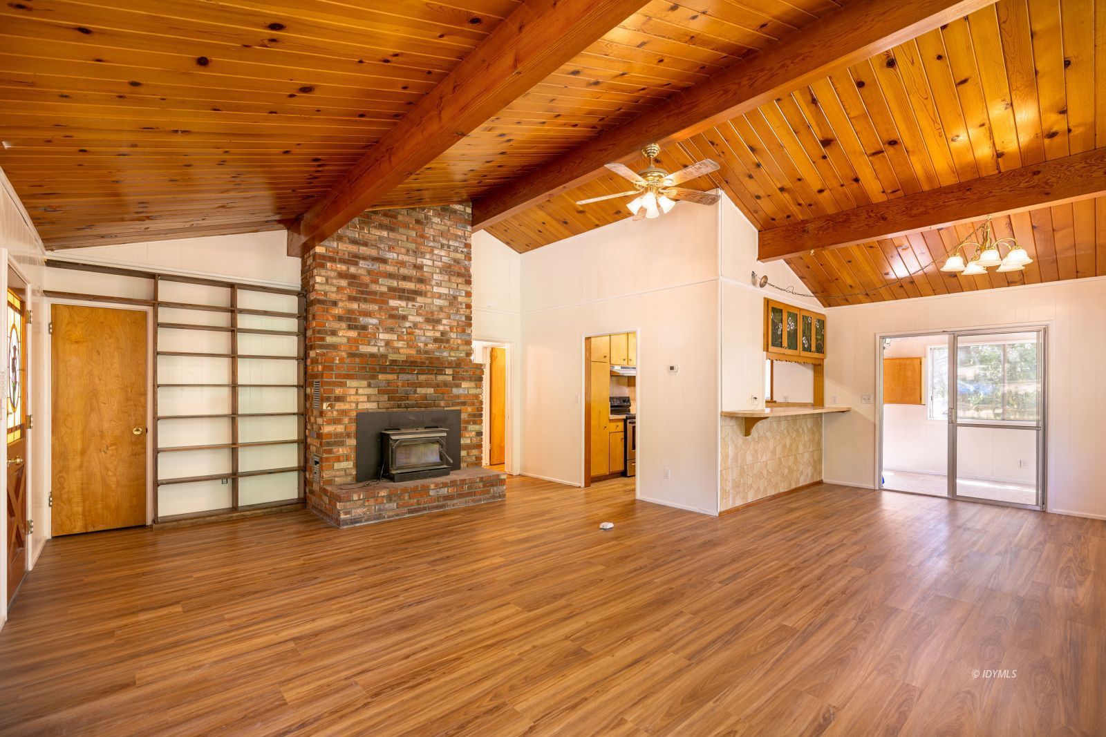 25201 Palomar Road Idyllwild, CA 92549 - Photo 4 of 18 a view of a livingroom with wooden floor