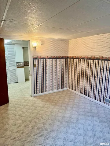 $174,900 | 2223 West Lombard Street, Davenport, IA 52804