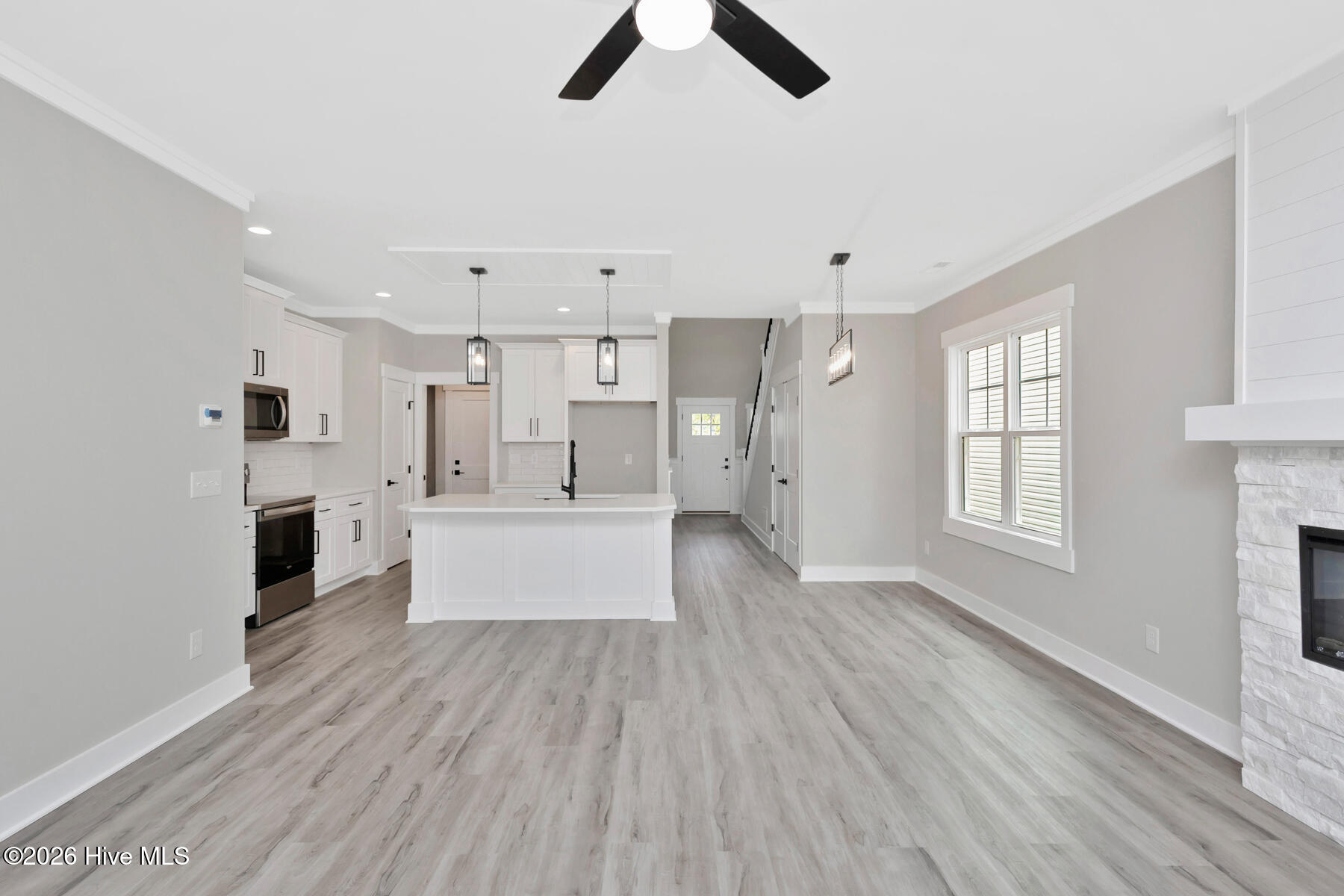 418 Summit Street Aberdeen, NC 28315 - Photo 14 of 43 living room4