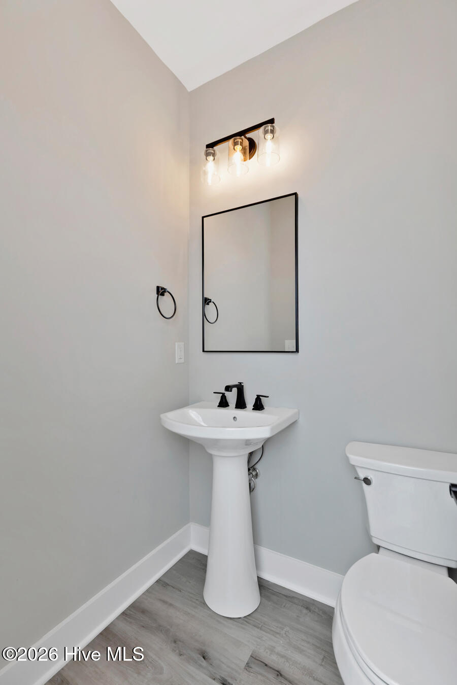 418 Summit Street Aberdeen, NC 28315 - Photo 6 of 43 powder room