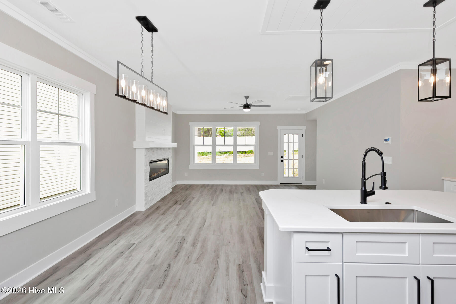 418 Summit Street Aberdeen, NC 28315 - Photo 7 of 43 dining-kitchen-living1