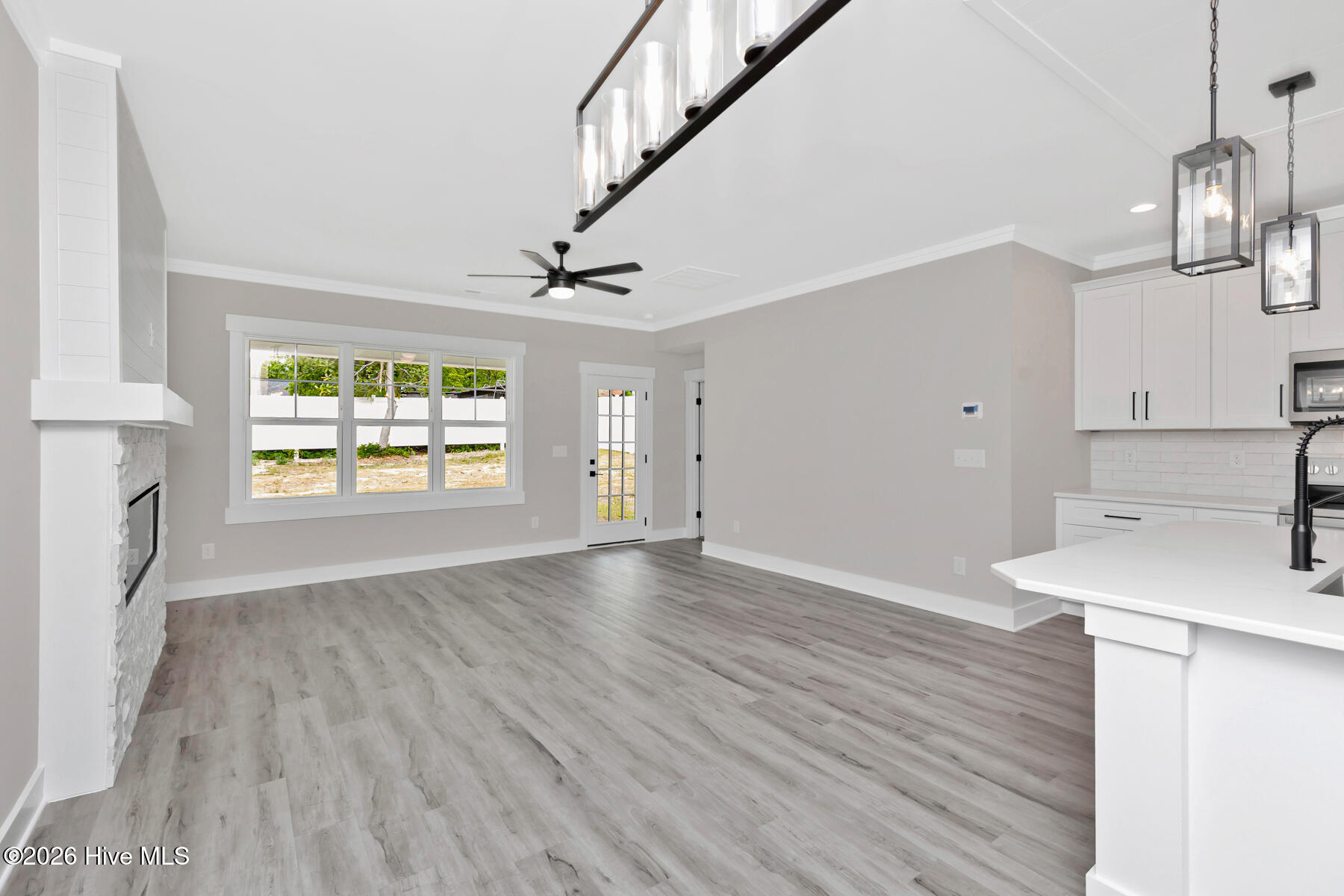 418 Summit Street Aberdeen, NC 28315 - Photo 8 of 43 dining-living room