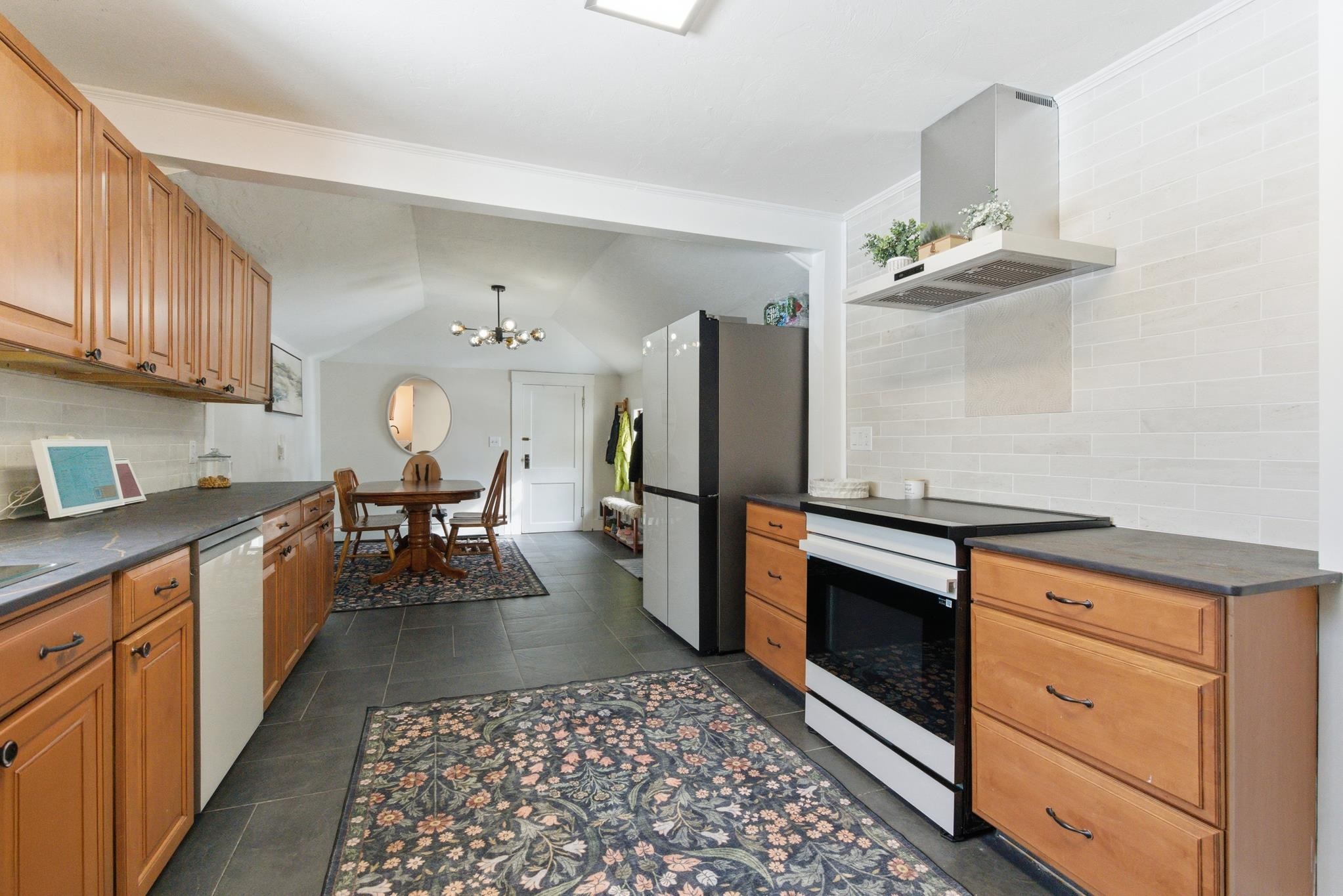 127 Belvidere Street Laconia, NH 03246 - Photo 3 of 36