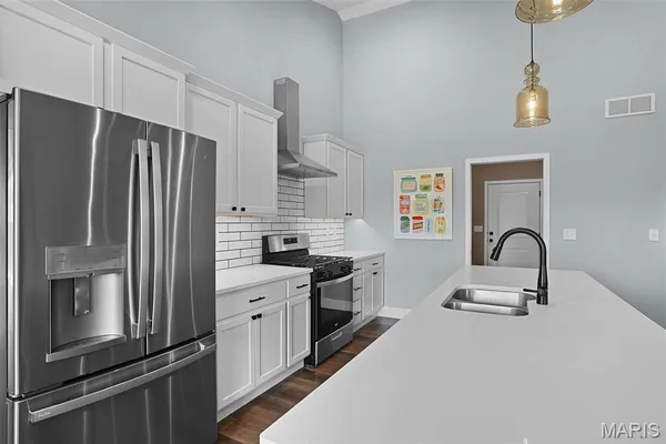 $525,000 | 240 Meridian Oaks Drive, Glen Carbon, IL 62034