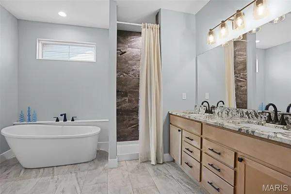 $525,000 | 240 Meridian Oaks Drive, Glen Carbon, IL 62034