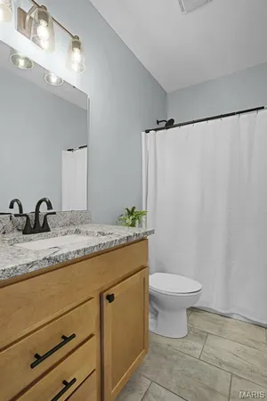 $525,000 | 240 Meridian Oaks Drive, Glen Carbon, IL 62034