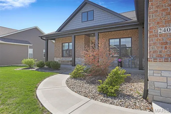 $525,000 | 240 Meridian Oaks Drive, Glen Carbon, IL 62034