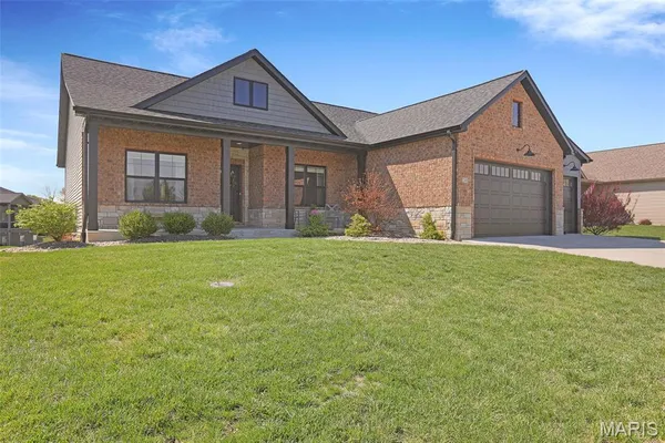 $525,000 | 240 Meridian Oaks Drive, Glen Carbon, IL 62034