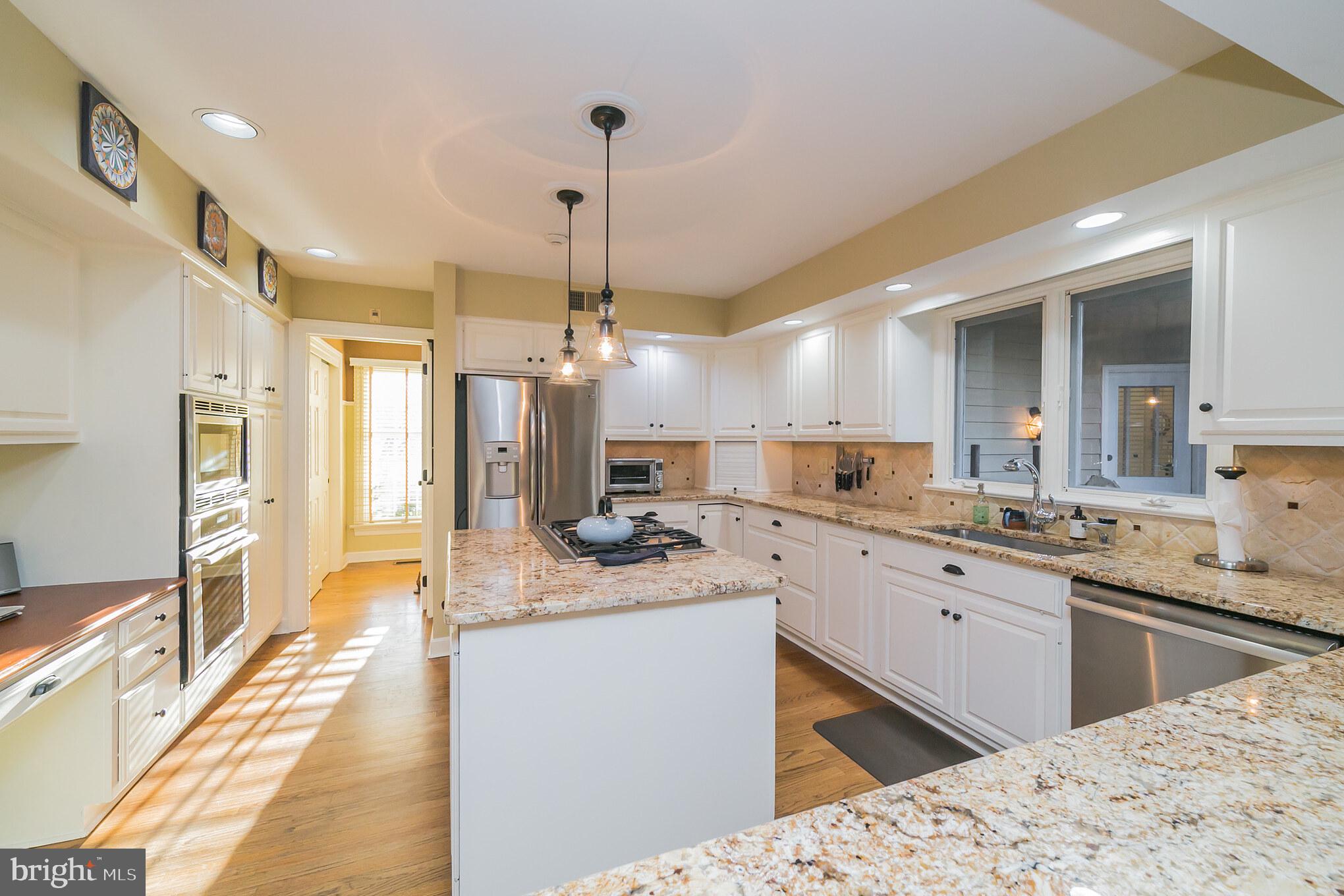 207 Ravenscliff Road Wayne, PA 19087 - Photo 21 of 68 gas cooking, stainless steel appliances