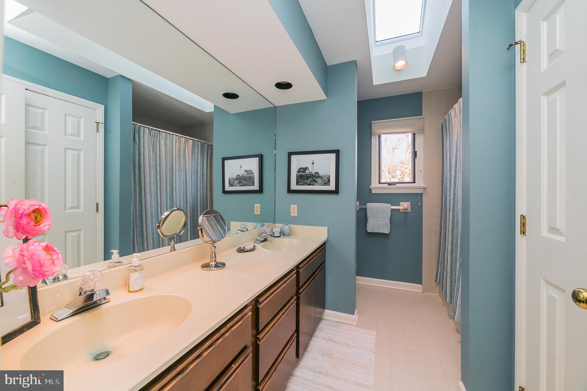207 Ravenscliff Road Wayne, PA 19087 - Photo 40 of 68 hall bath