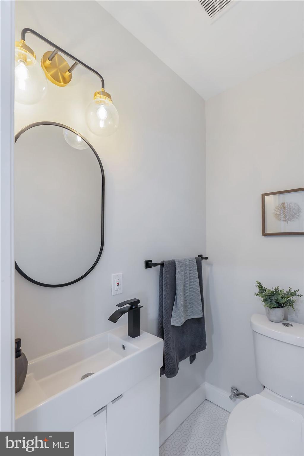 5510 Pimlico Road Baltimore, MD 21209 - Photo 16 of 60 Half Bathroom
