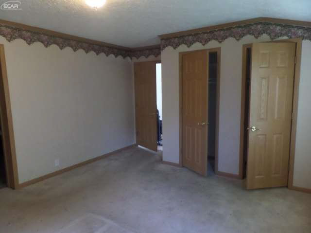 2546 Lavelle Road Flint, MI 48504 - Photo 14 of 21 21179690-13.JPG