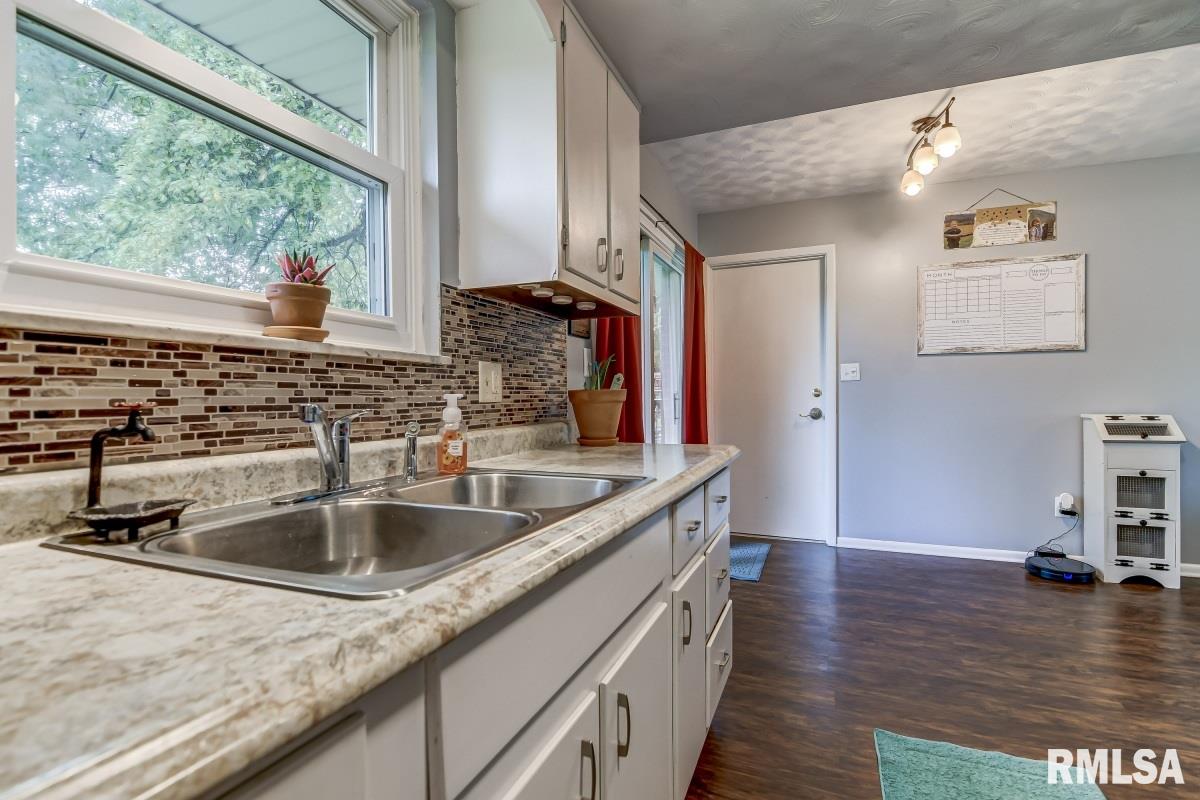60 Mesa Road Springfield, IL 62702 - Photo 11 of 28