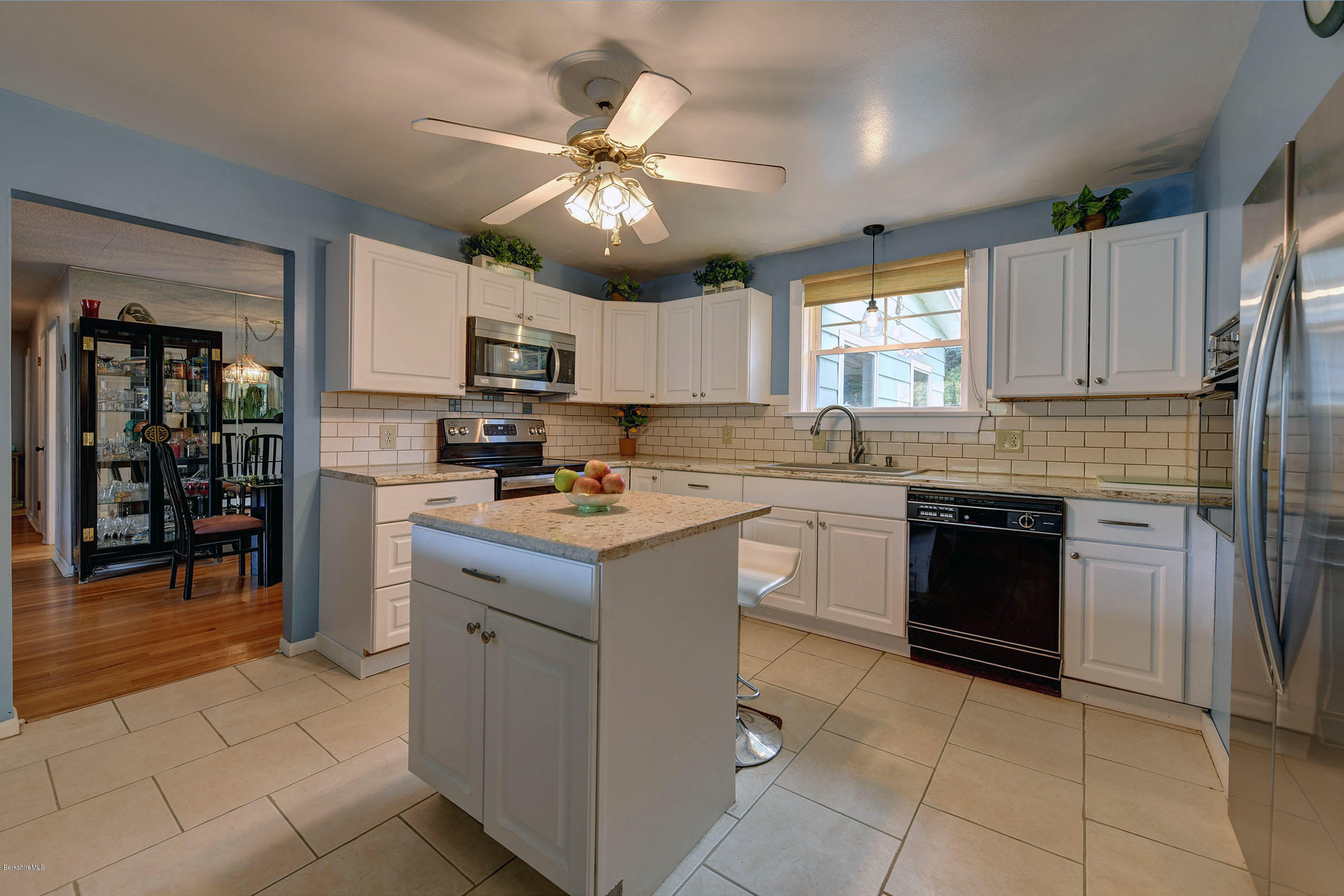 35 Oak Hill Road Pittsfield, MA 01201 - Photo 11 of 29 11-Kitchen