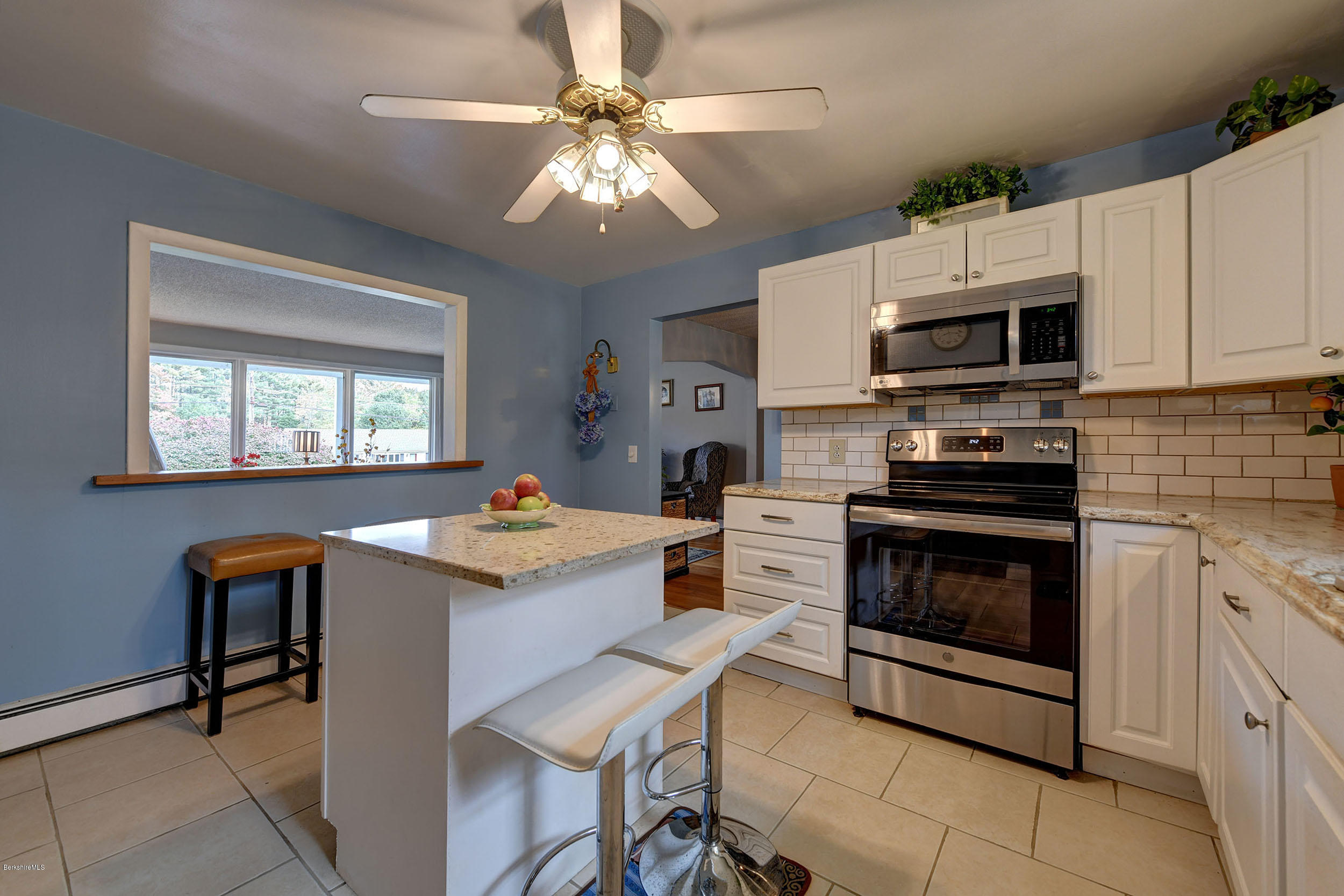 35 Oak Hill Road Pittsfield, MA 01201 - Photo 12 of 29 12-Kitchen