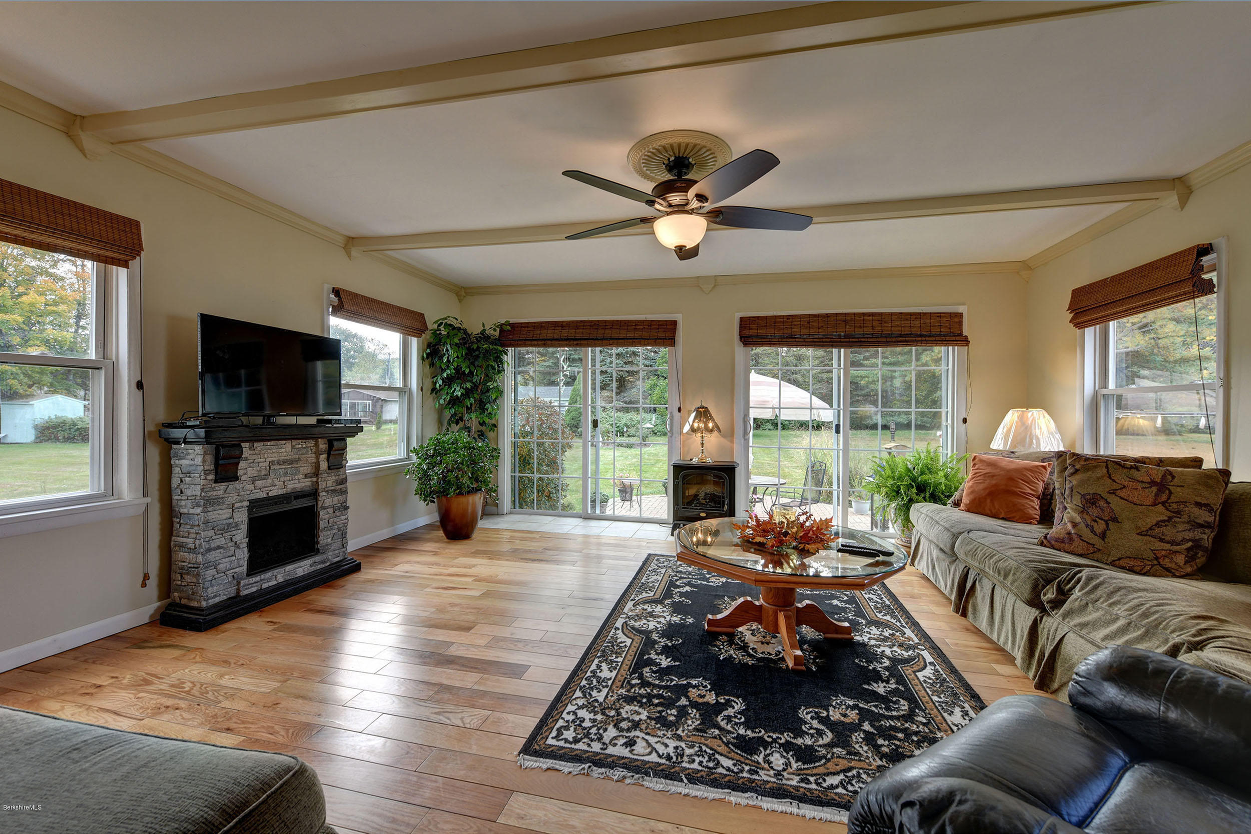 35 Oak Hill Road Pittsfield, MA 01201 - Photo 14 of 29 14-Family Room