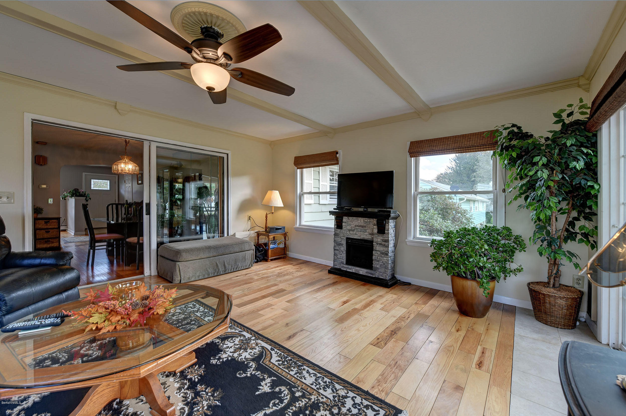 35 Oak Hill Road Pittsfield, MA 01201 - Photo 15 of 29 15-Family Room