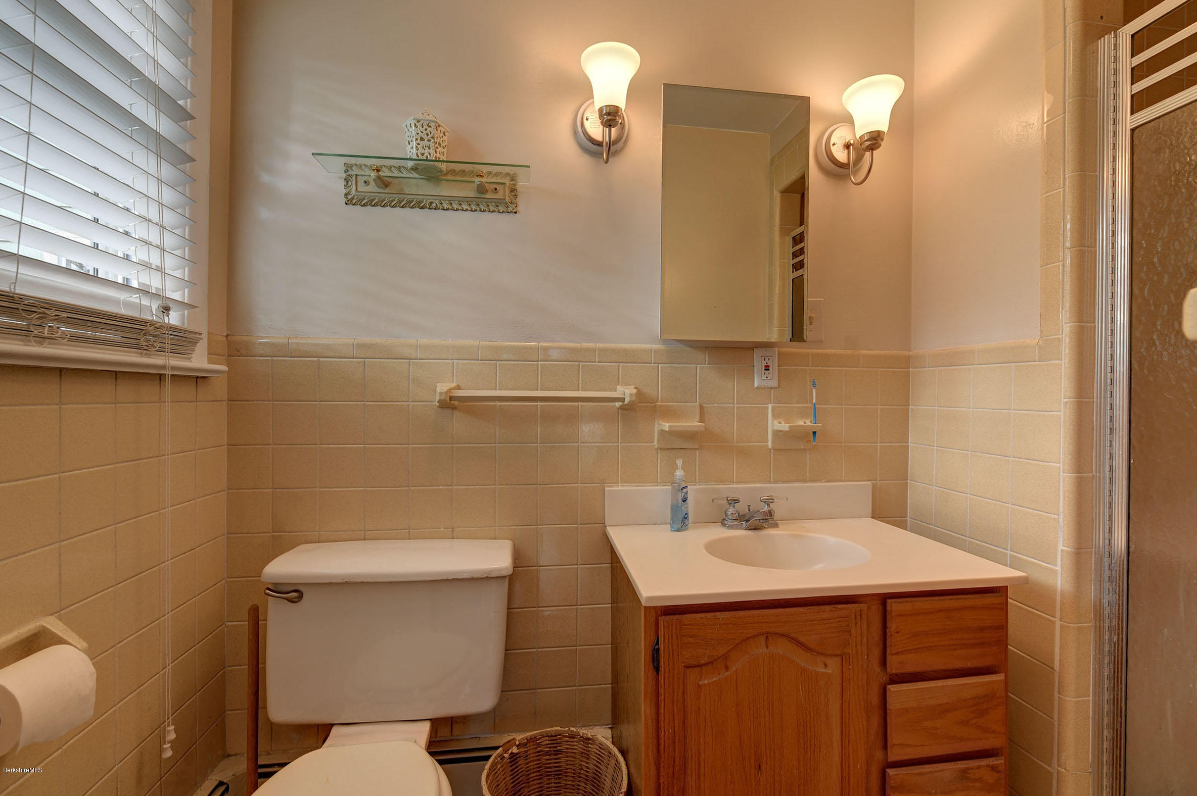35 Oak Hill Road Pittsfield, MA 01201 - Photo 18 of 29 18-Primary Bathroom