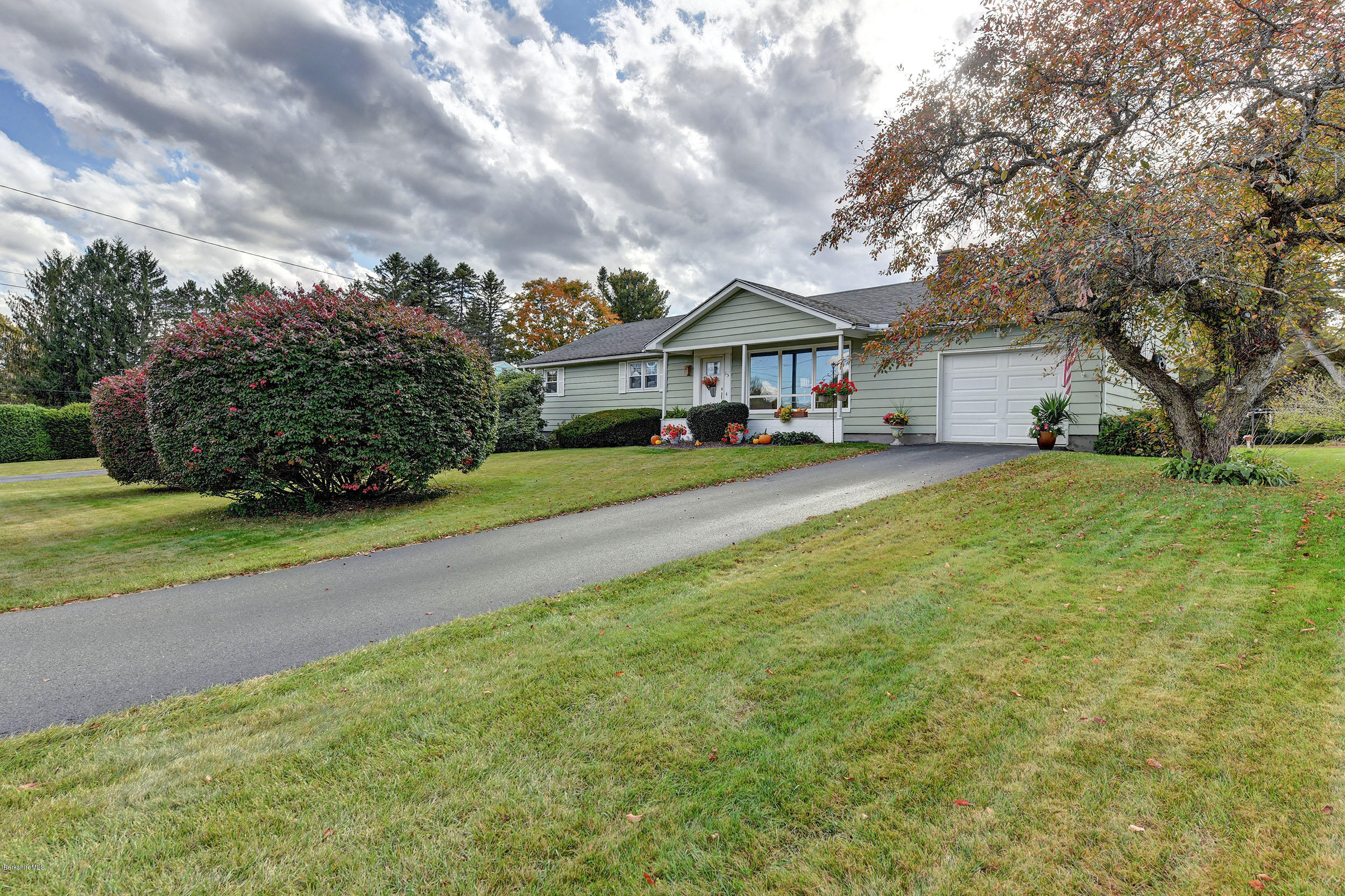 35 Oak Hill Road Pittsfield, MA 01201 - Photo 3 of 29 3-Exterior Front