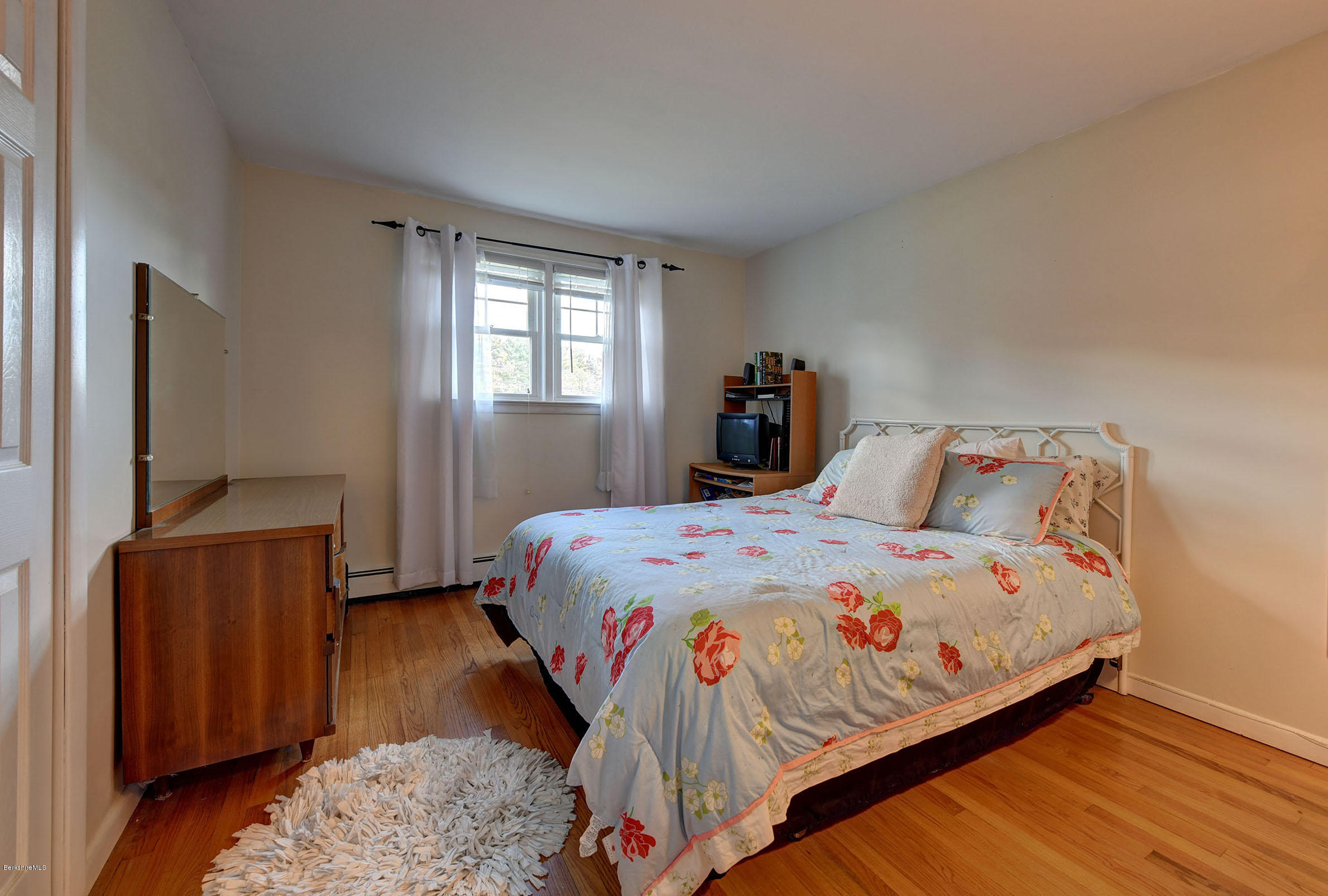 35 Oak Hill Road Pittsfield, MA 01201 - Photo 21 of 29 21-Bedroom Three