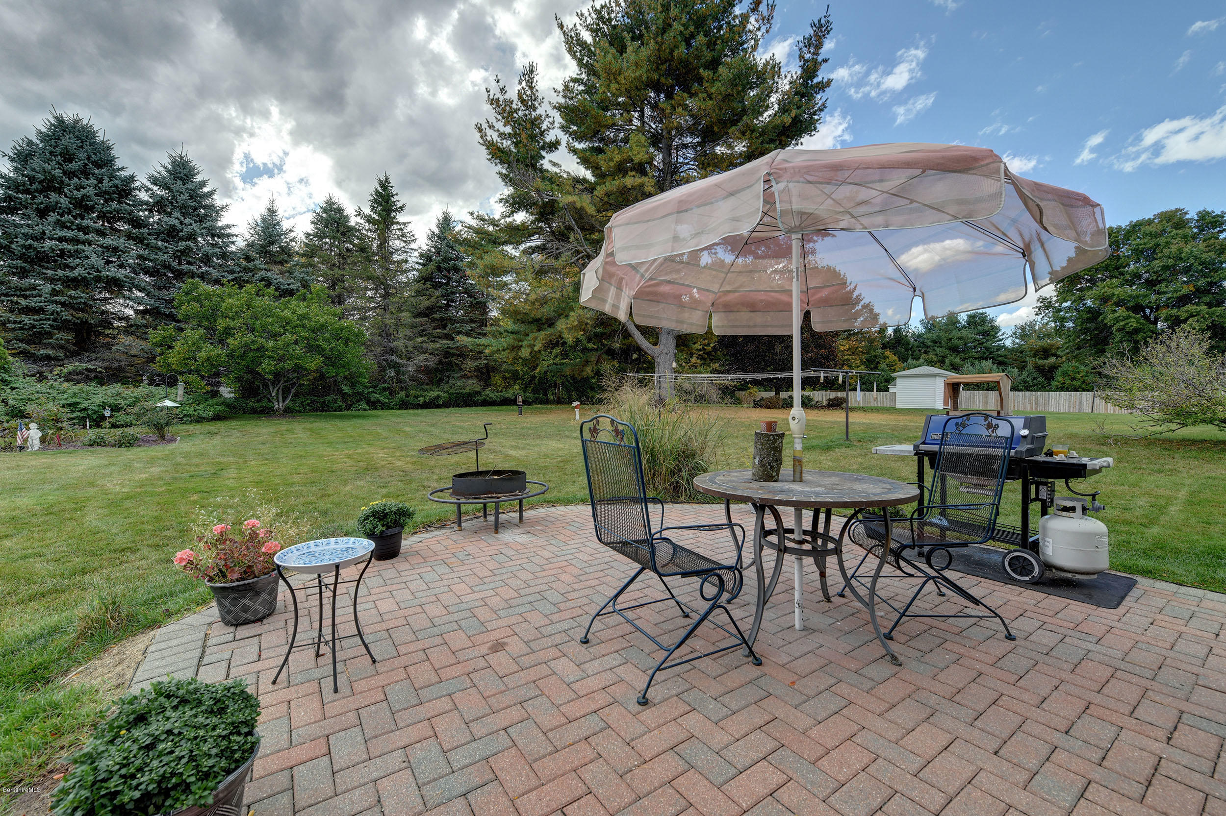35 Oak Hill Road Pittsfield, MA 01201 - Photo 25 of 29 25-Patio