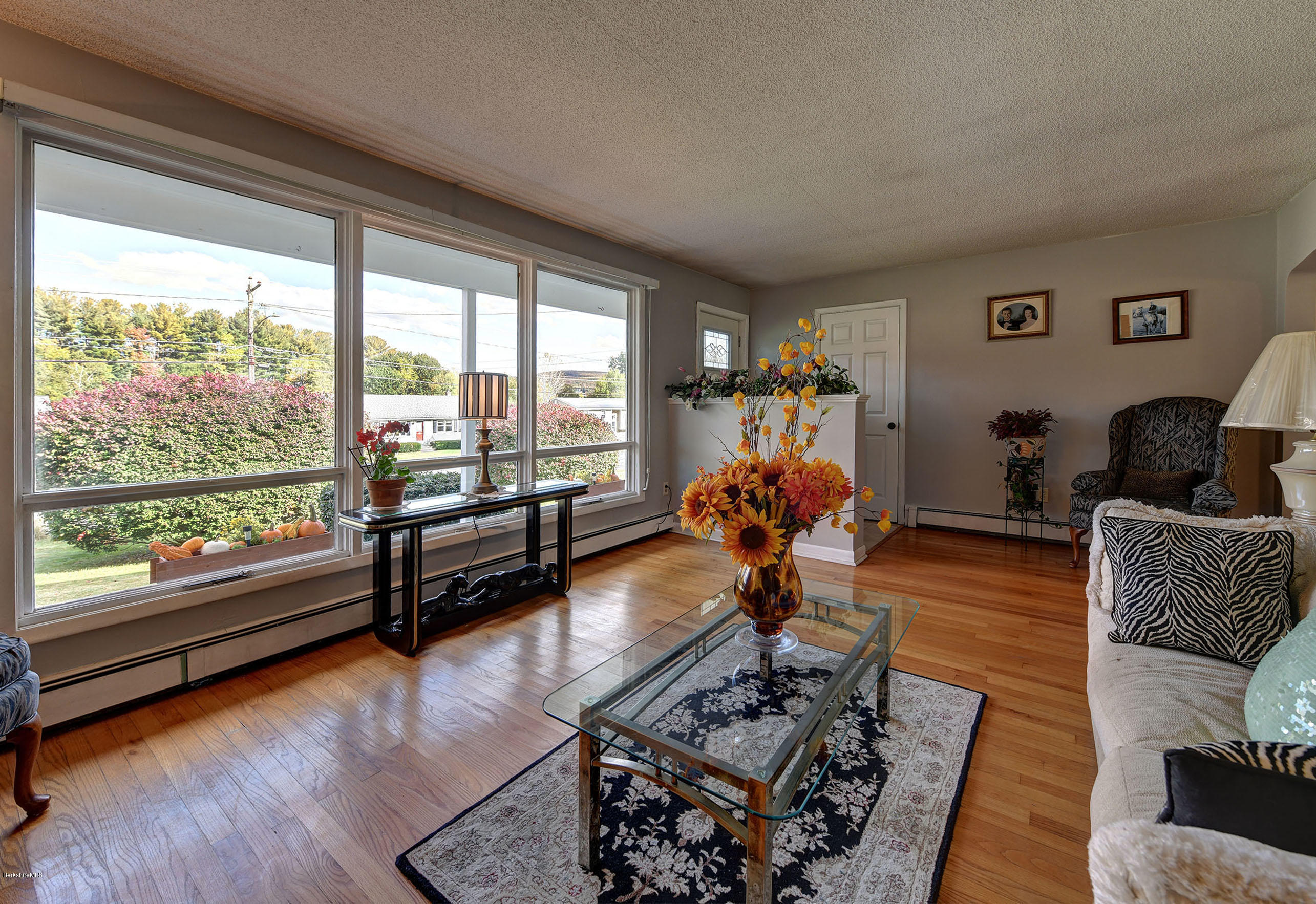 35 Oak Hill Road Pittsfield, MA 01201 - Photo 6 of 29 6-Living Room