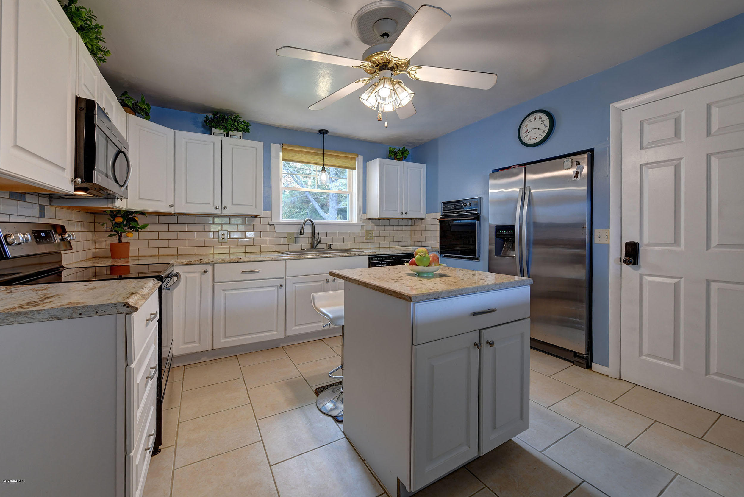 35 Oak Hill Road Pittsfield, MA 01201 - Photo 10 of 29 10-Kitchen