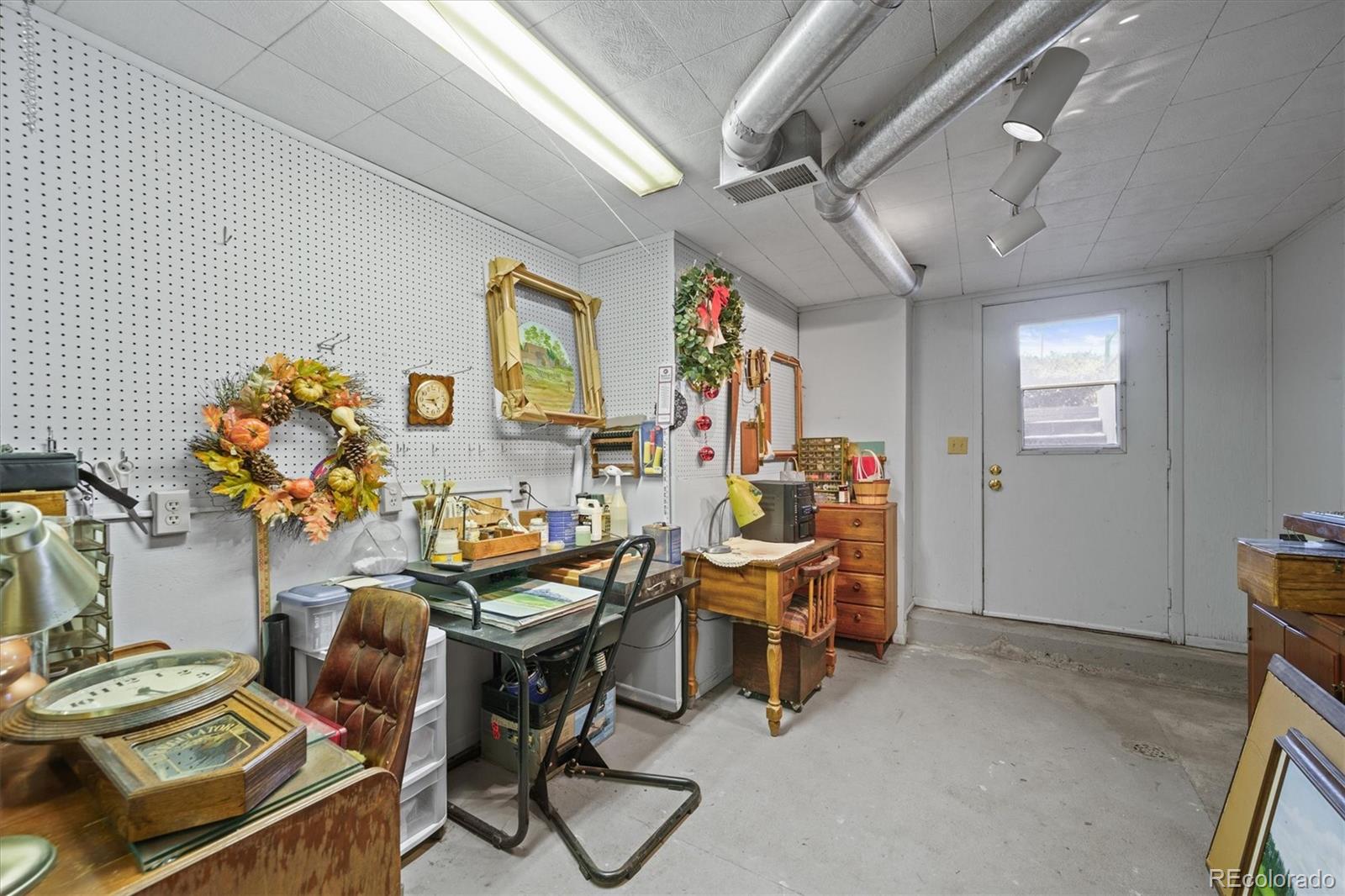 577 Main Street Elizabeth, CO 80107 - Photo 35 of 50 a workspace with furniture