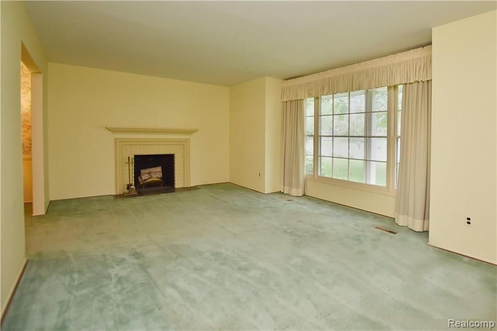 32635 Old Post Road Beverly Hills, MI 48025 - Photo 4 of 34