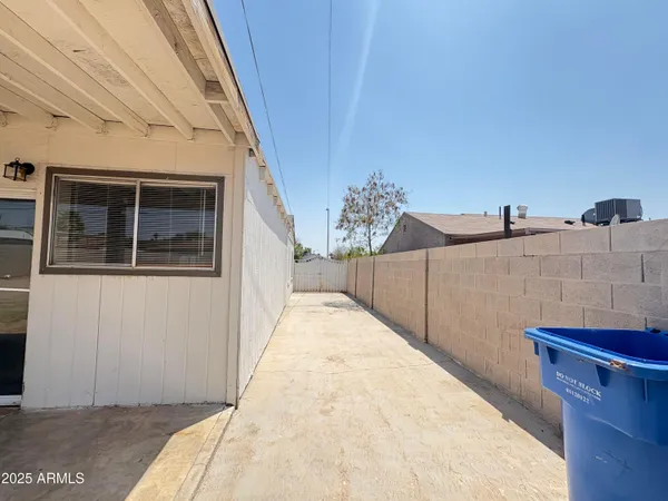 $2,095 | 1628 East Granada Road, Phoenix, AZ 85006