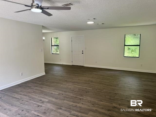 9481 Pinewood Avenue Elberta, AL 36530 - Photo 7 of 24 Living Room