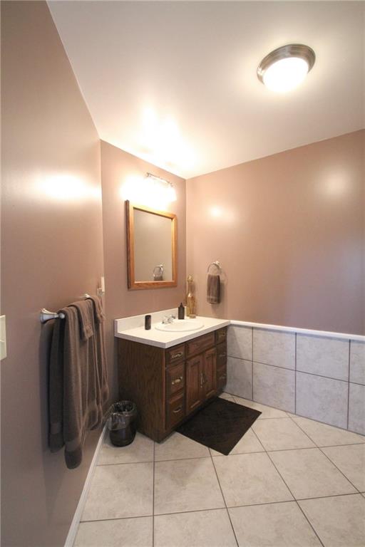 109 Ragan Road Prospect, PA 16052 - Photo 14 of 24 Second full bath.