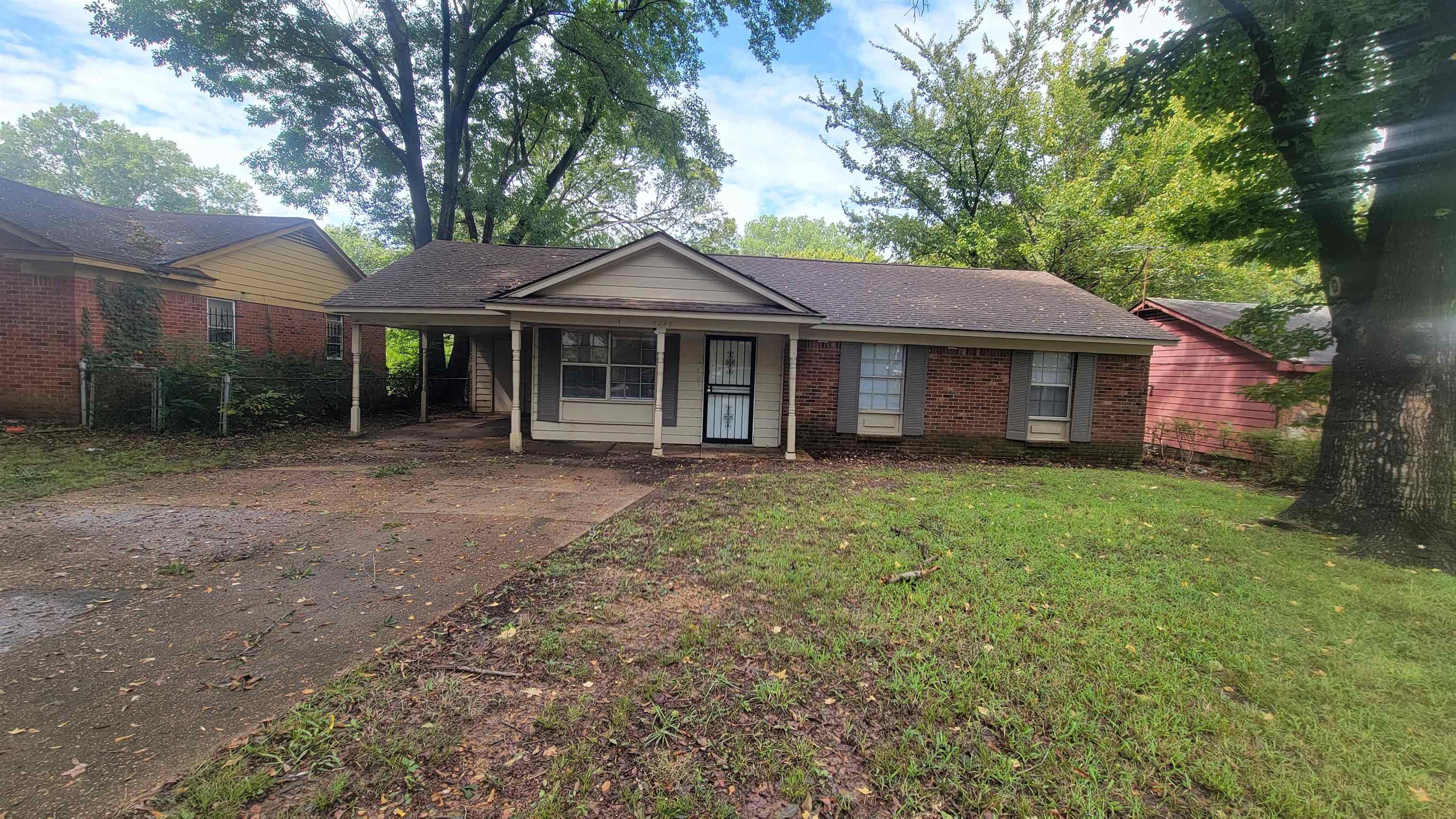 3245 Sinclair Street Memphis, TN 38127 - Photo 2 of 28 Single story home with a front yard and a carport