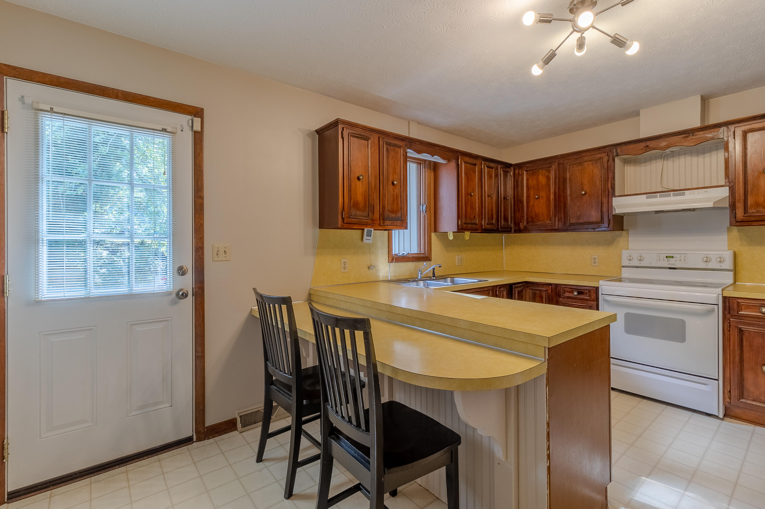1469 Ridgecrest Avenue Kingsport, TN 37660 - Photo 13 of 37 Kitchen 3