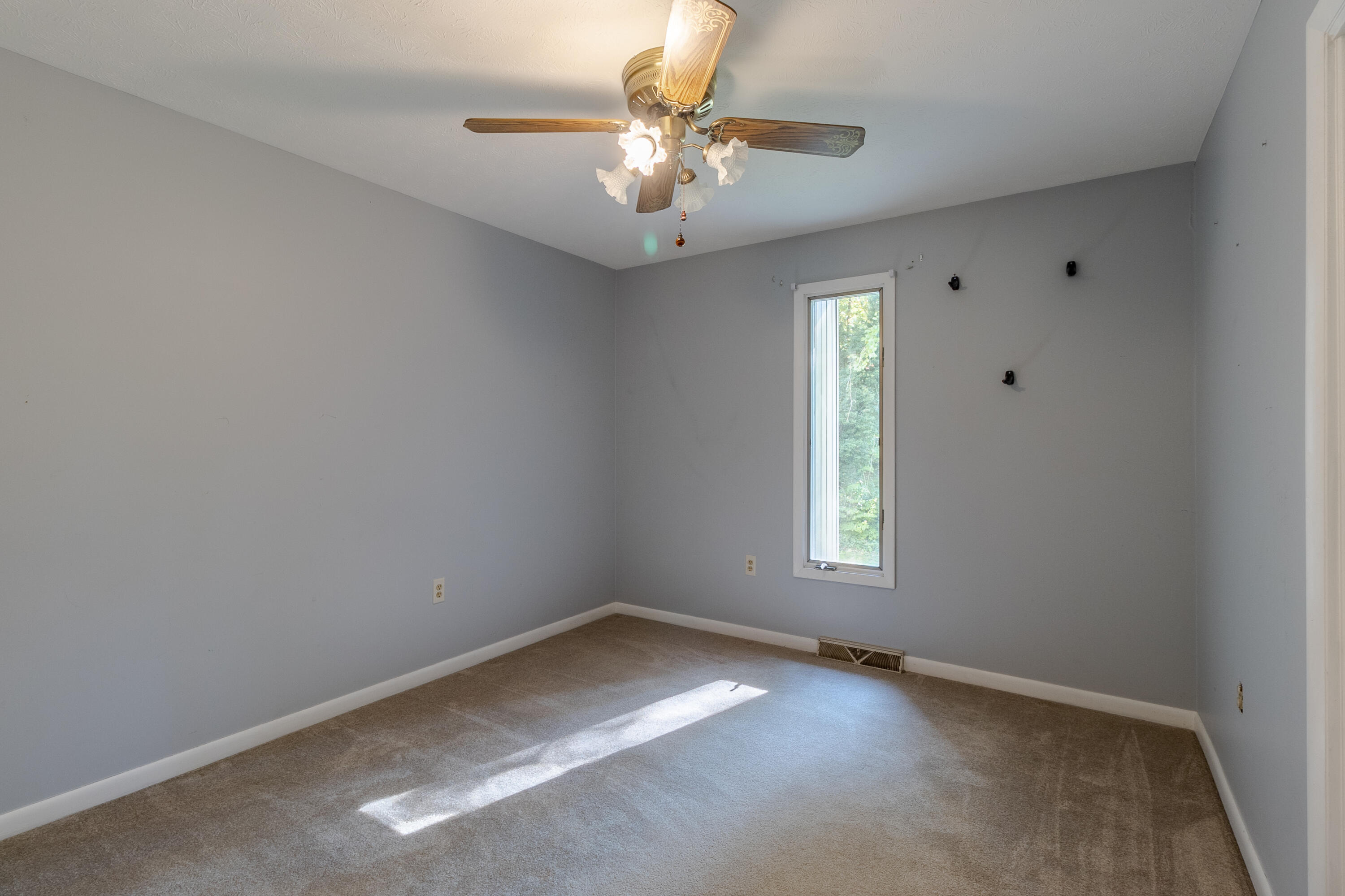 1469 Ridgecrest Avenue Kingsport, TN 37660 - Photo 20 of 37 Bedroom 2
