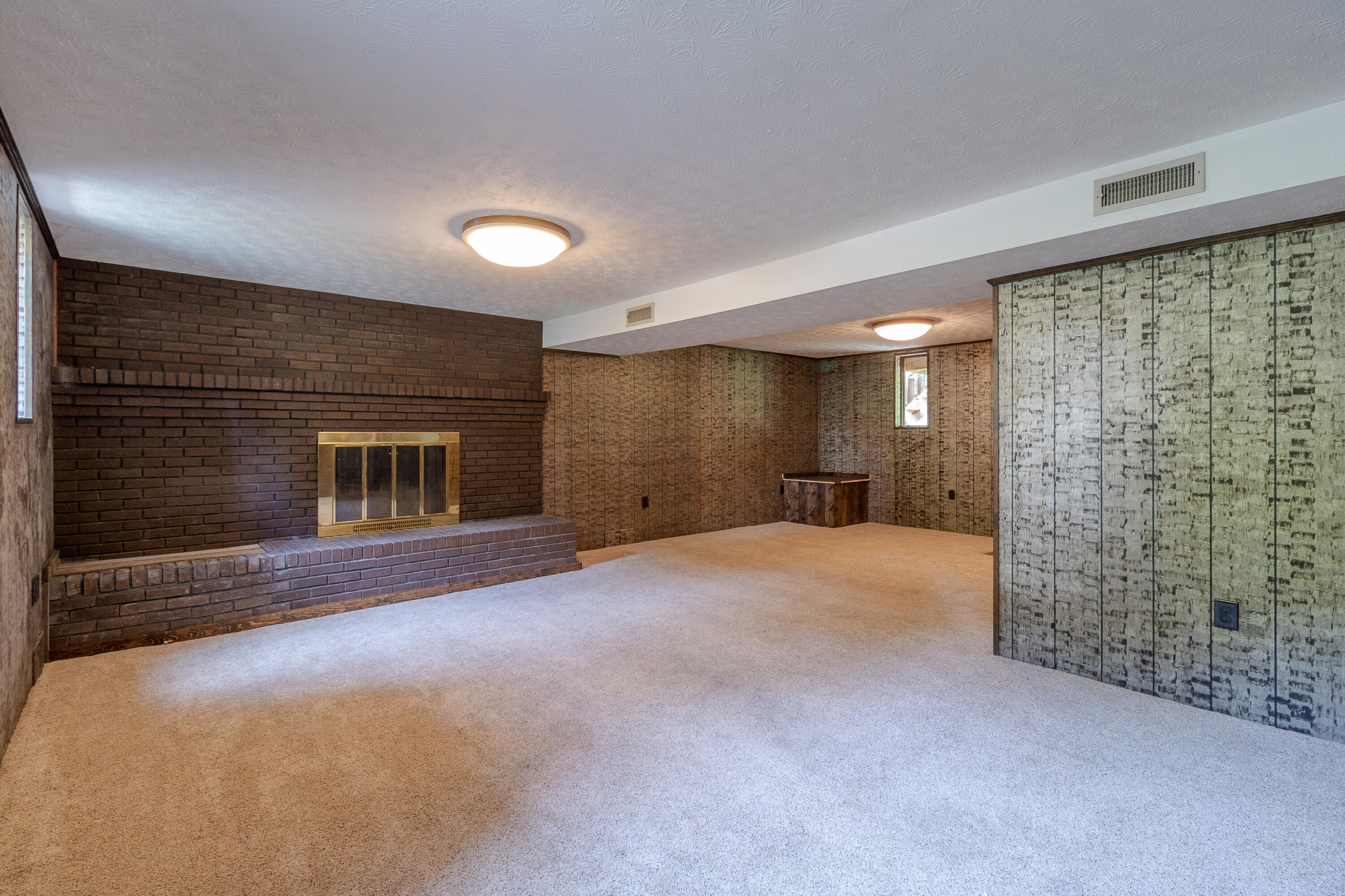 1469 Ridgecrest Avenue Kingsport, TN 37660 - Photo 25 of 37 Den Fireplace