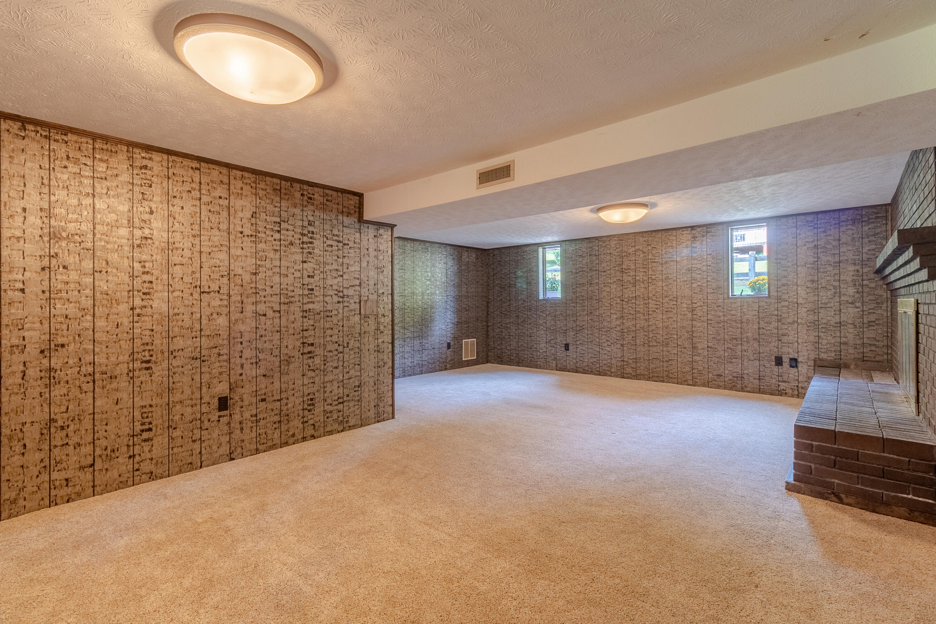 1469 Ridgecrest Avenue Kingsport, TN 37660 - Photo 27 of 37 Den 2
