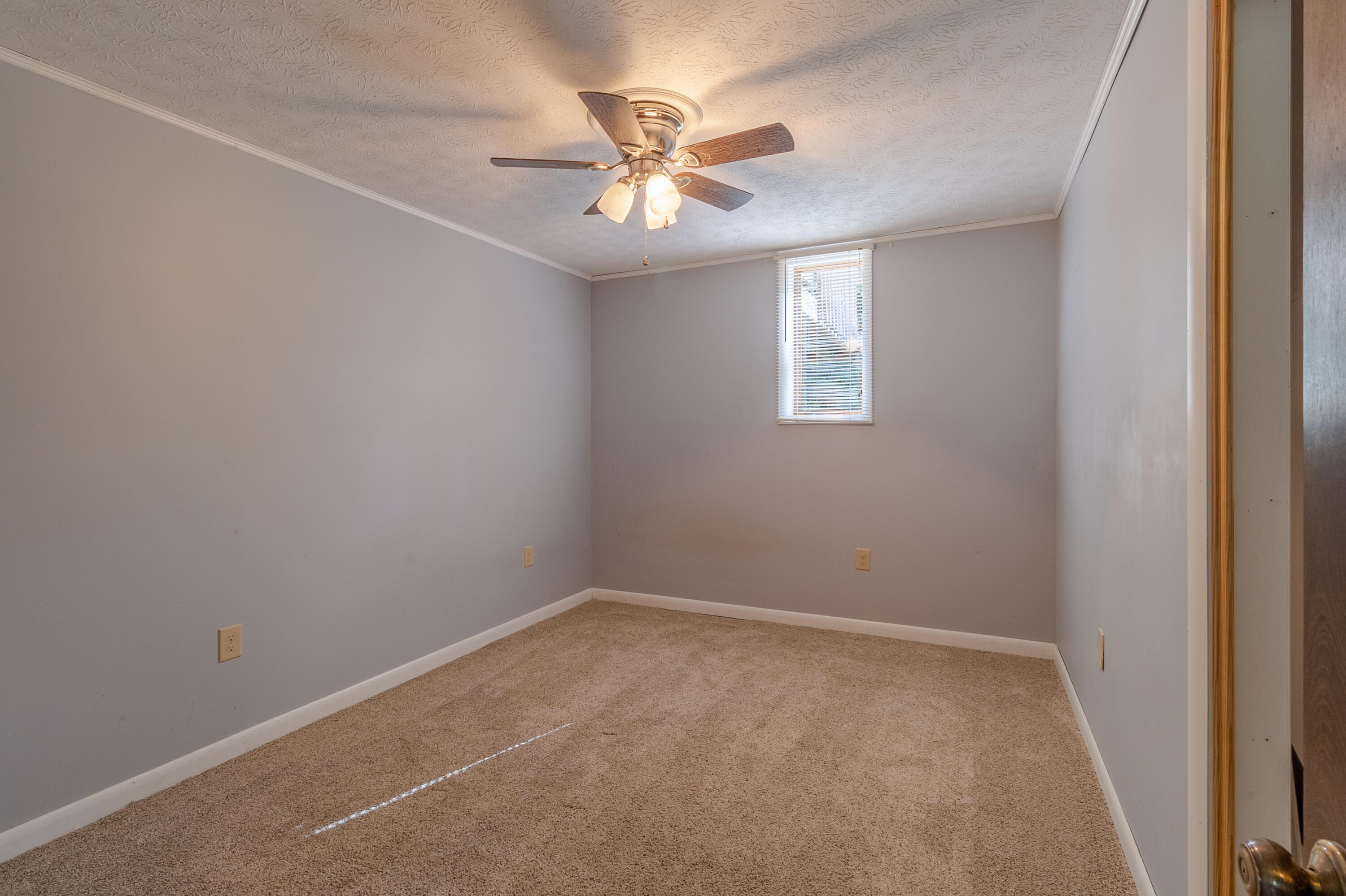 1469 Ridgecrest Avenue Kingsport, TN 37660 - Photo 29 of 37 Bedroom 4