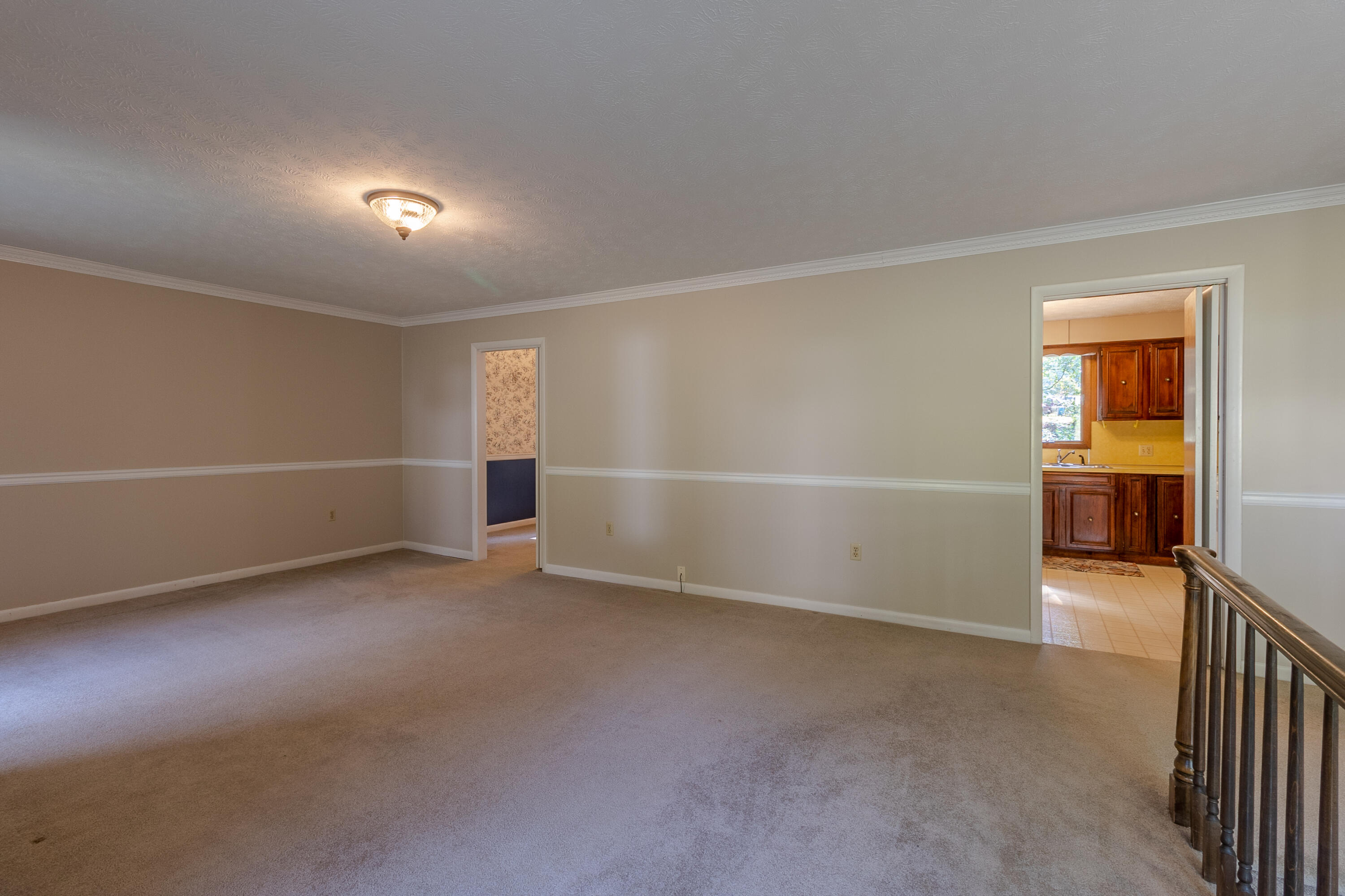 1469 Ridgecrest Avenue Kingsport, TN 37660 - Photo 7 of 37 Living 1