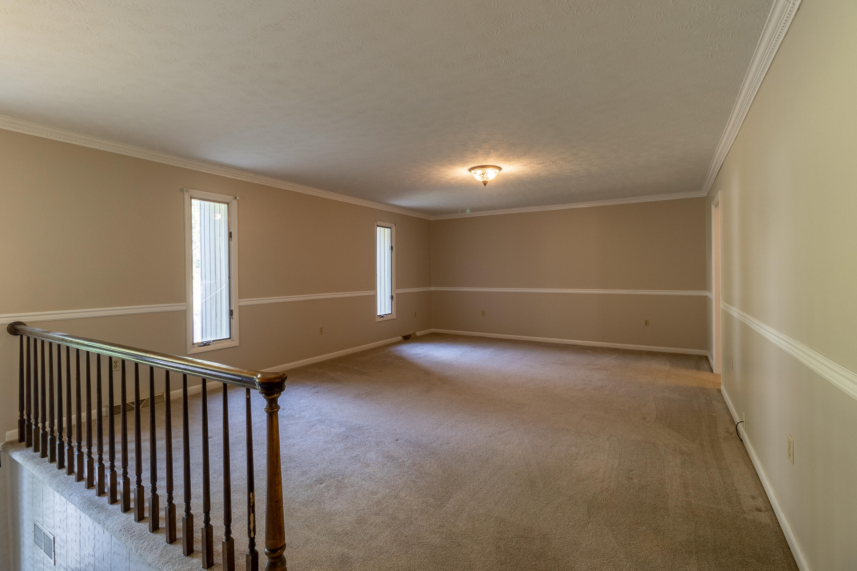 1469 Ridgecrest Avenue Kingsport, TN 37660 - Photo 8 of 37 Living 2
