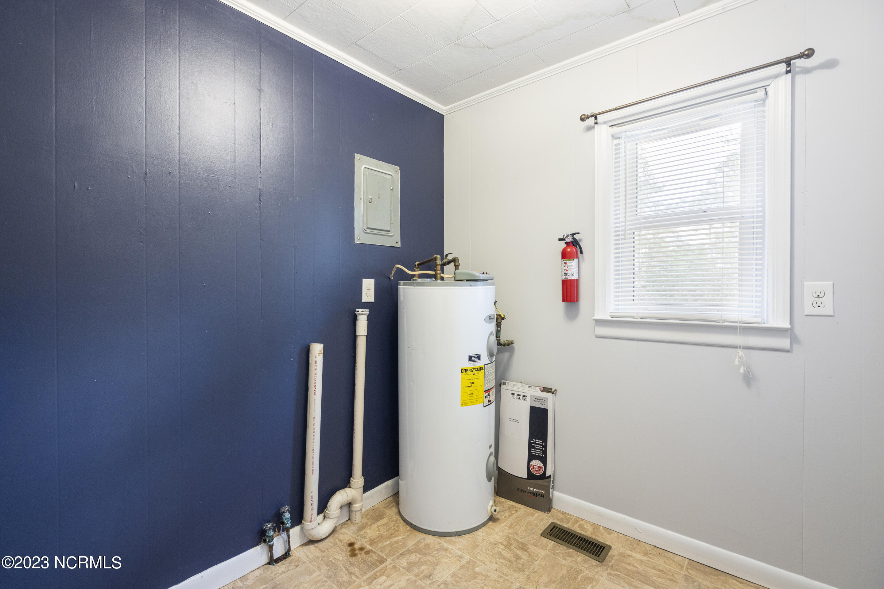 2894 Dawson Cabin Road Jacksonville, NC 28540 - Photo 12 of 32 Laundry/Utility Room