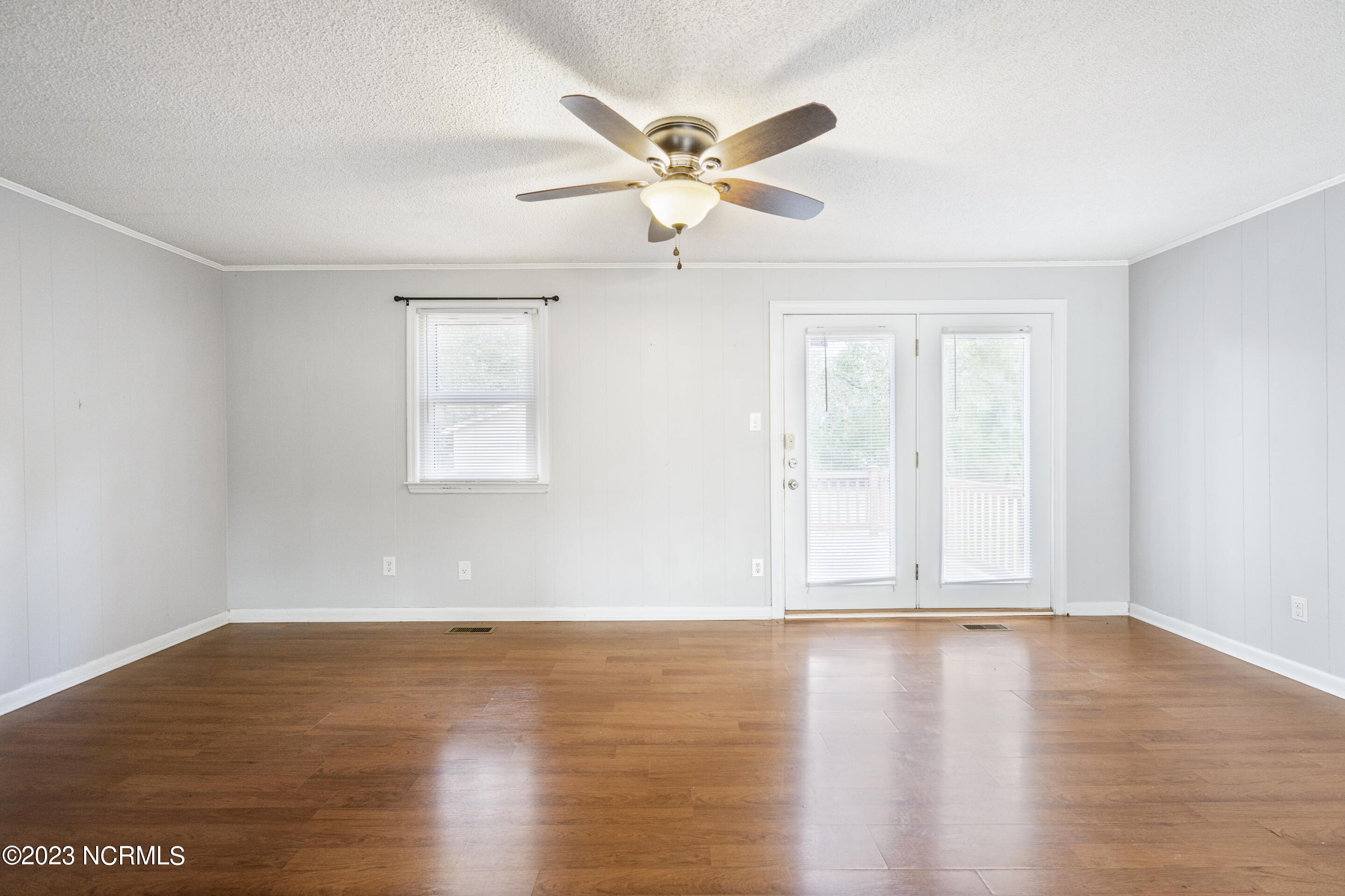 2894 Dawson Cabin Road Jacksonville, NC 28540 - Photo 14 of 32 Living Room
